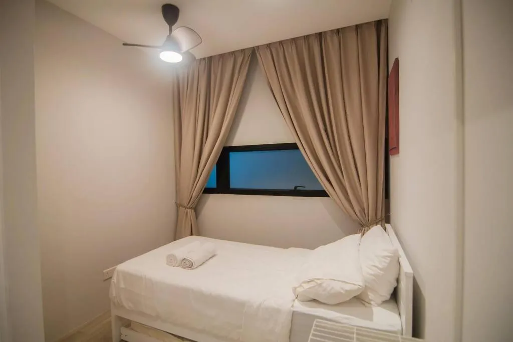 Bed in Lumi Tropicana - Idealhub