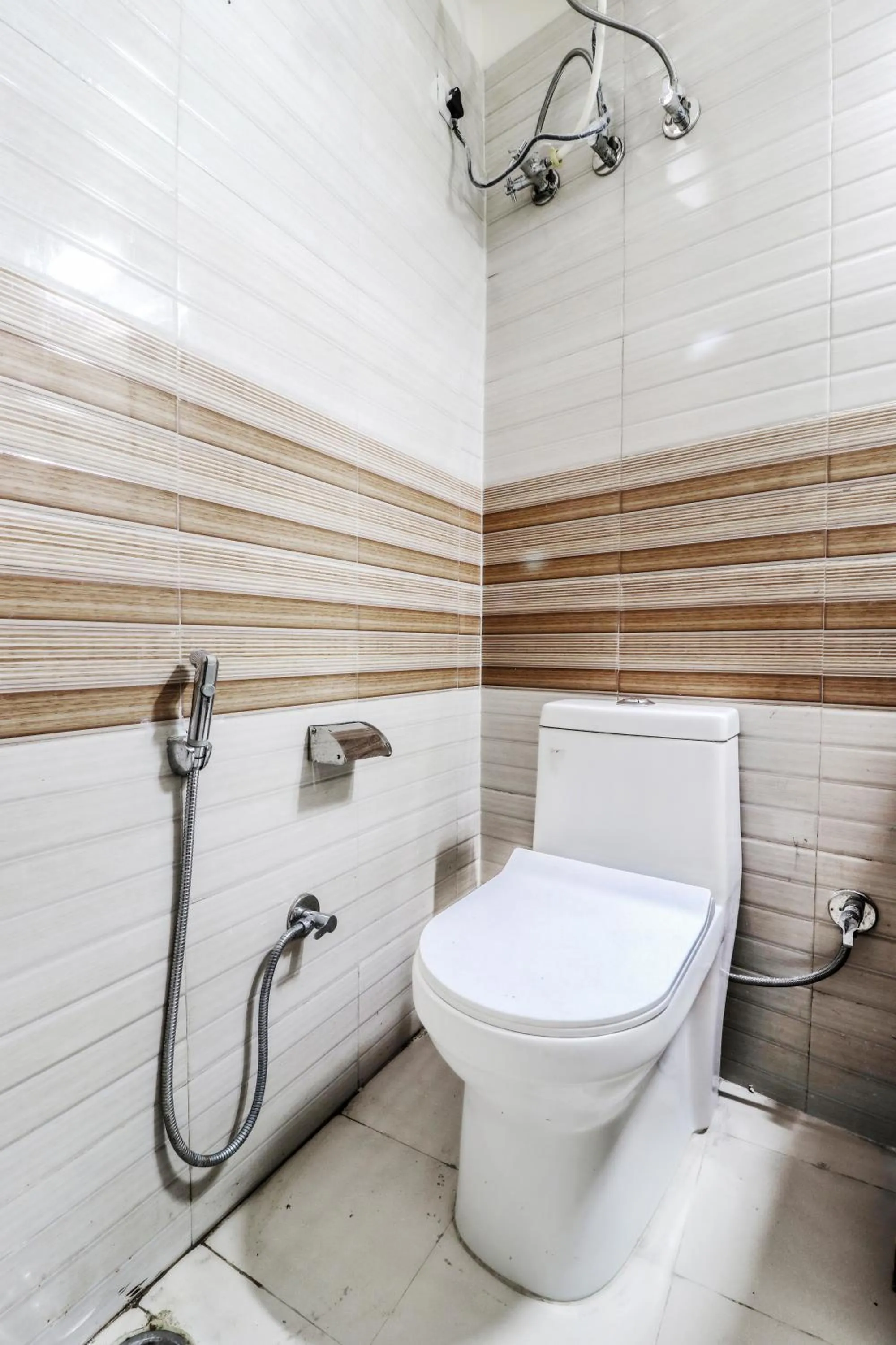 Shower in Shanti Vilaas