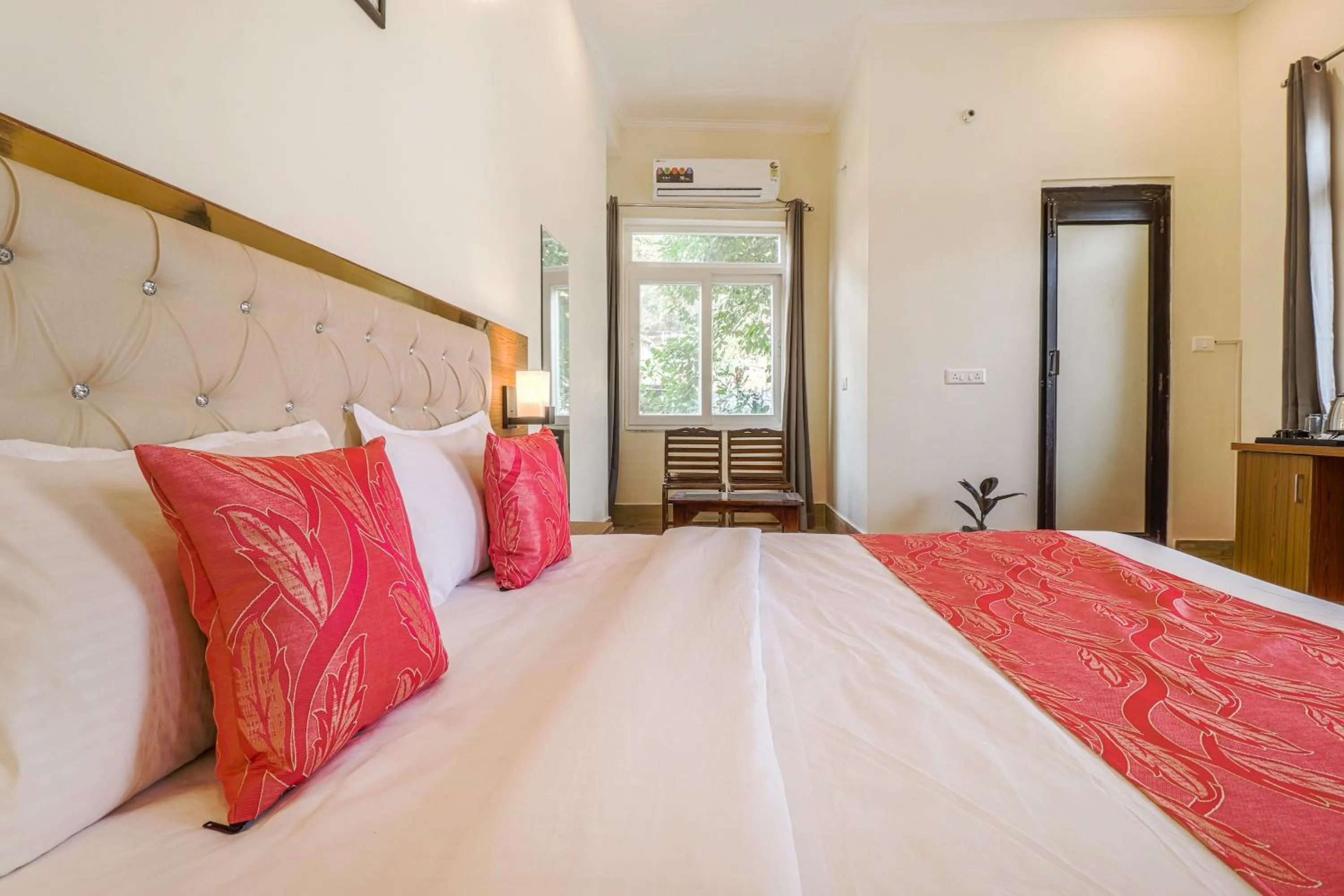 Photo of the whole room in Shanti Vilaas