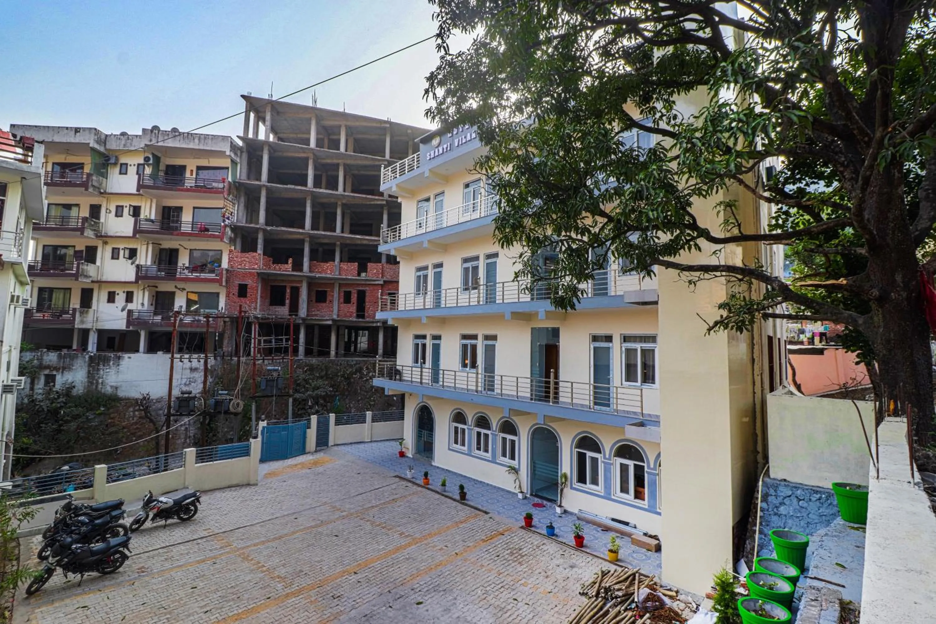 Property building in Shanti Vilaas