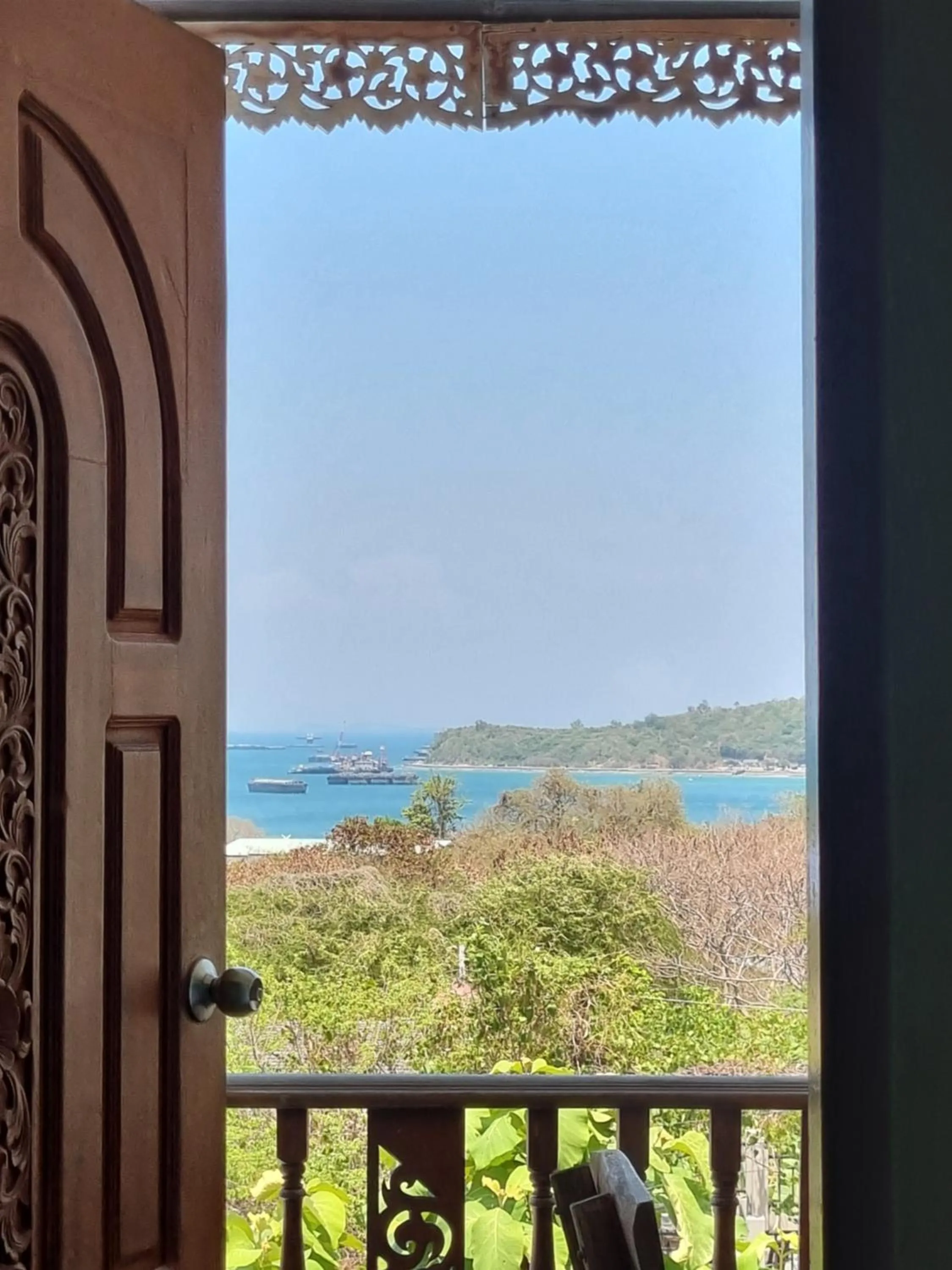 Day in Sawasdee Sichang