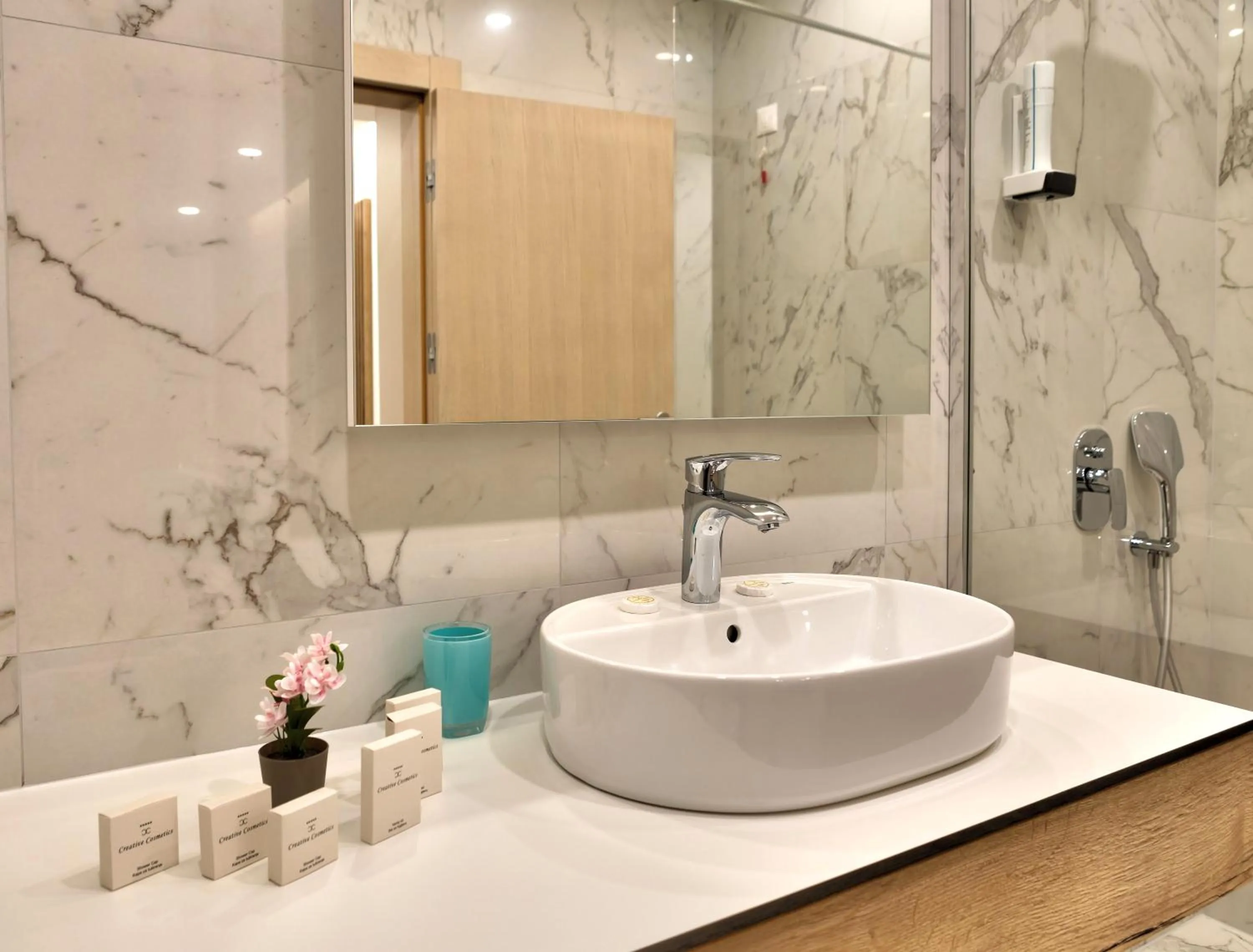 Bathroom in Hotel Emerald