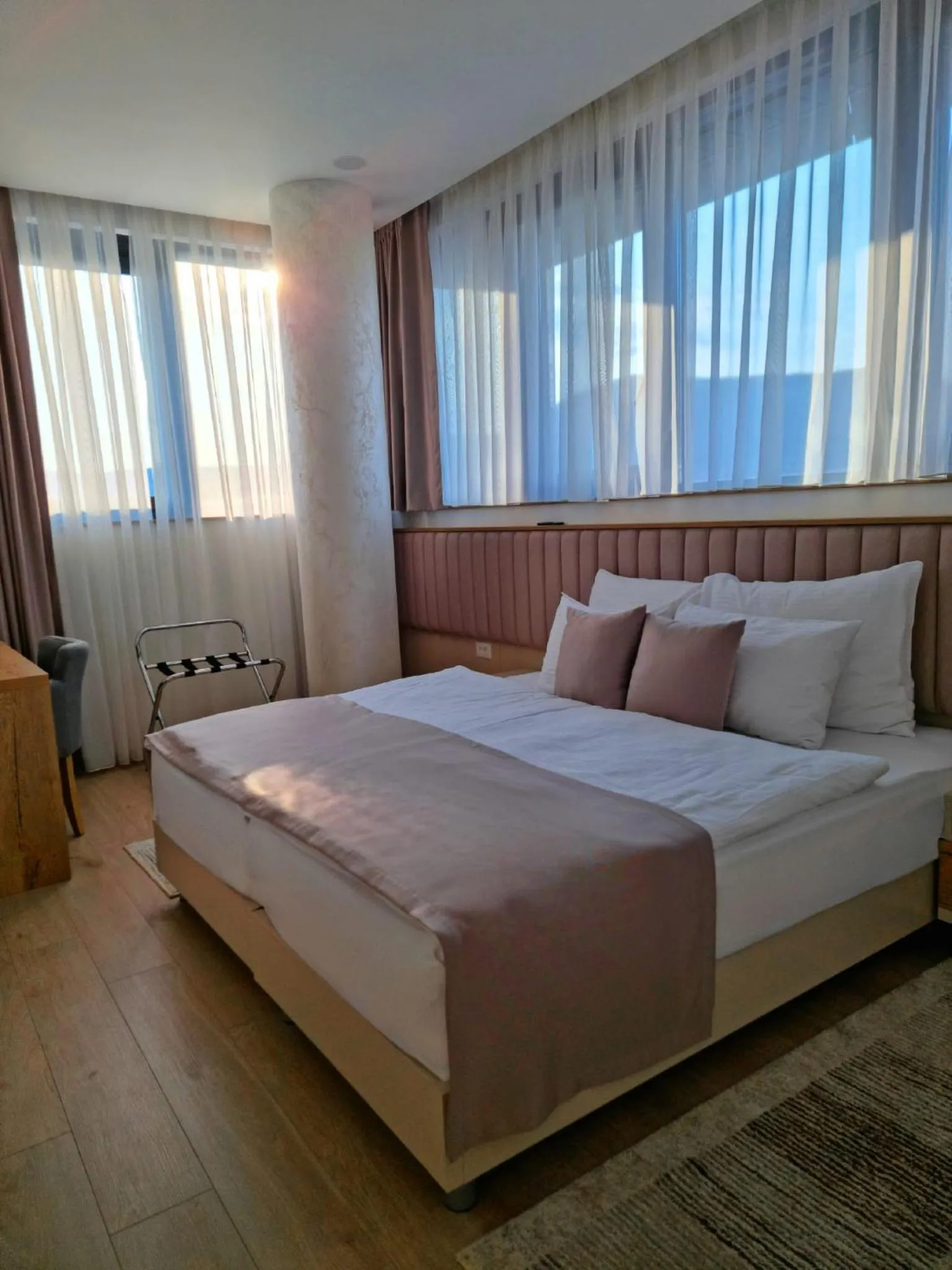 Bed in Hotel Emerald