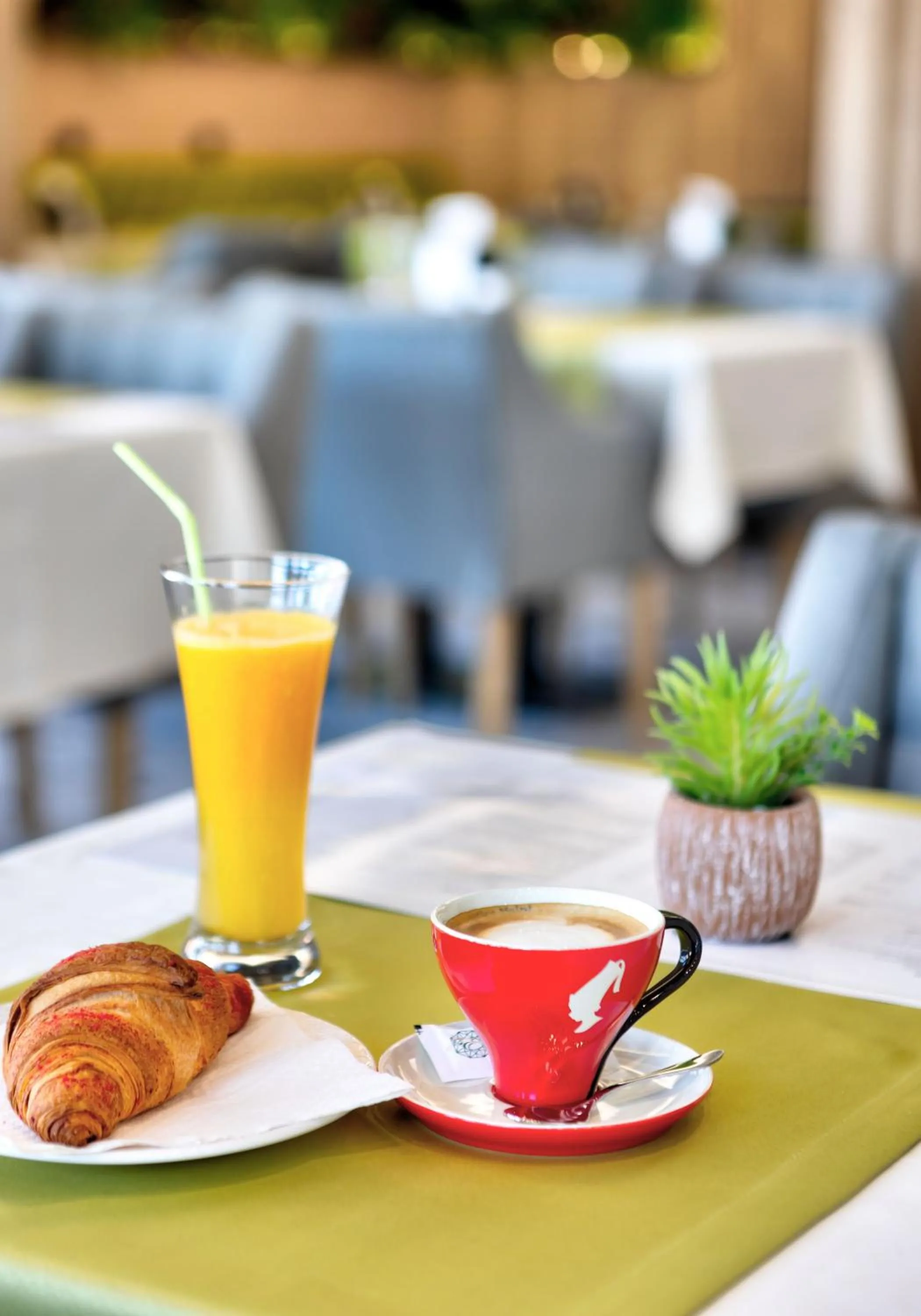 Breakfast in Hotel Emerald