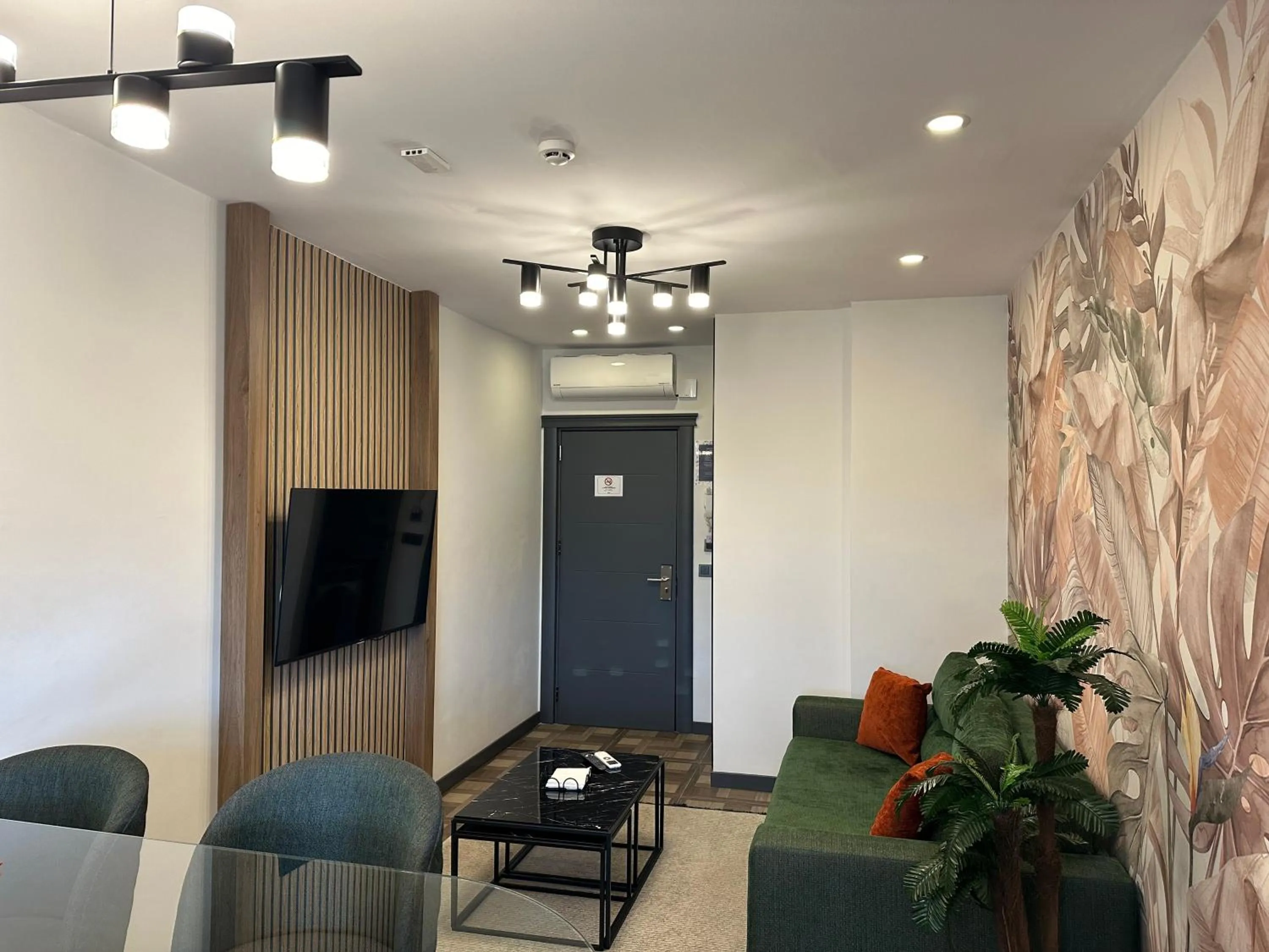 TV and multimedia in BayMari Suites City Life