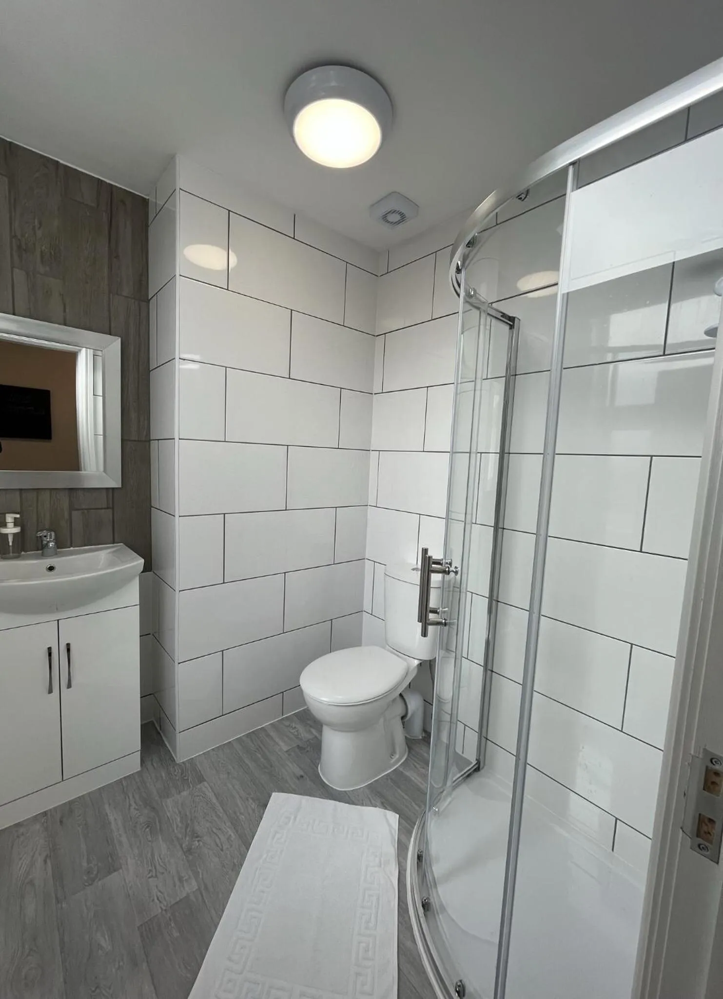 Bathroom in Modern 1 bed studios for comfy stay in Preston