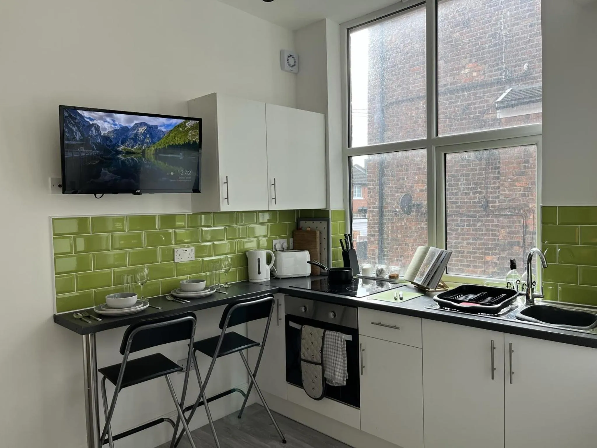 Kitchen or kitchenette in Modern 1 bed studios for comfy stay in Preston