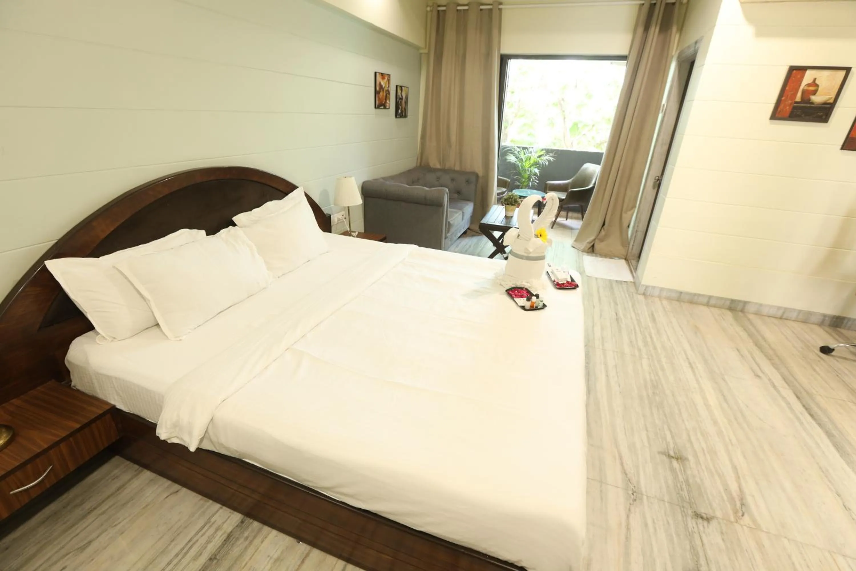 Bed in Country Inn by Kempinski Hotel and Resort - Mumbai International Airport