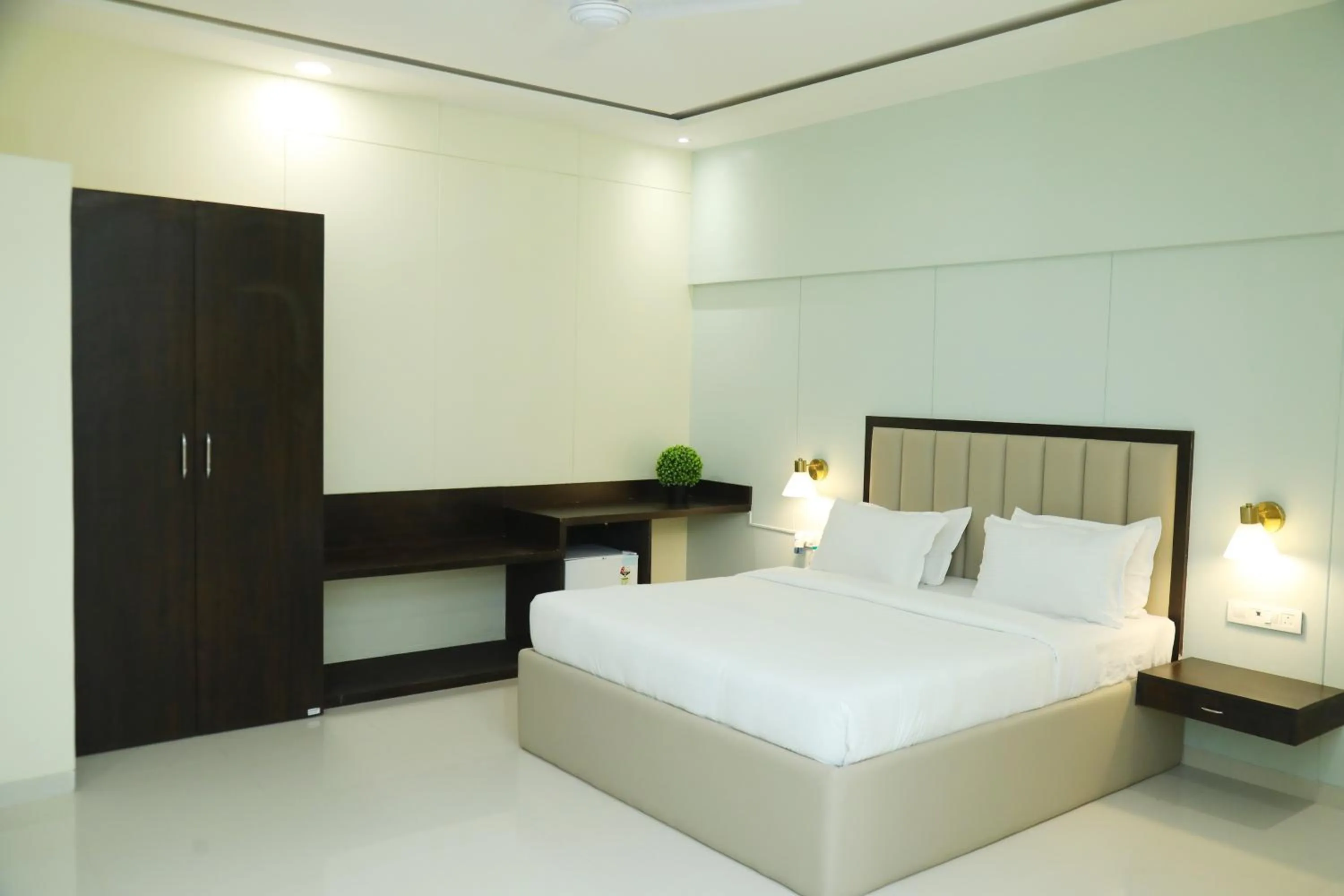 Bed in Country Inn by Kempinski Hotel and Resort - Mumbai International Airport