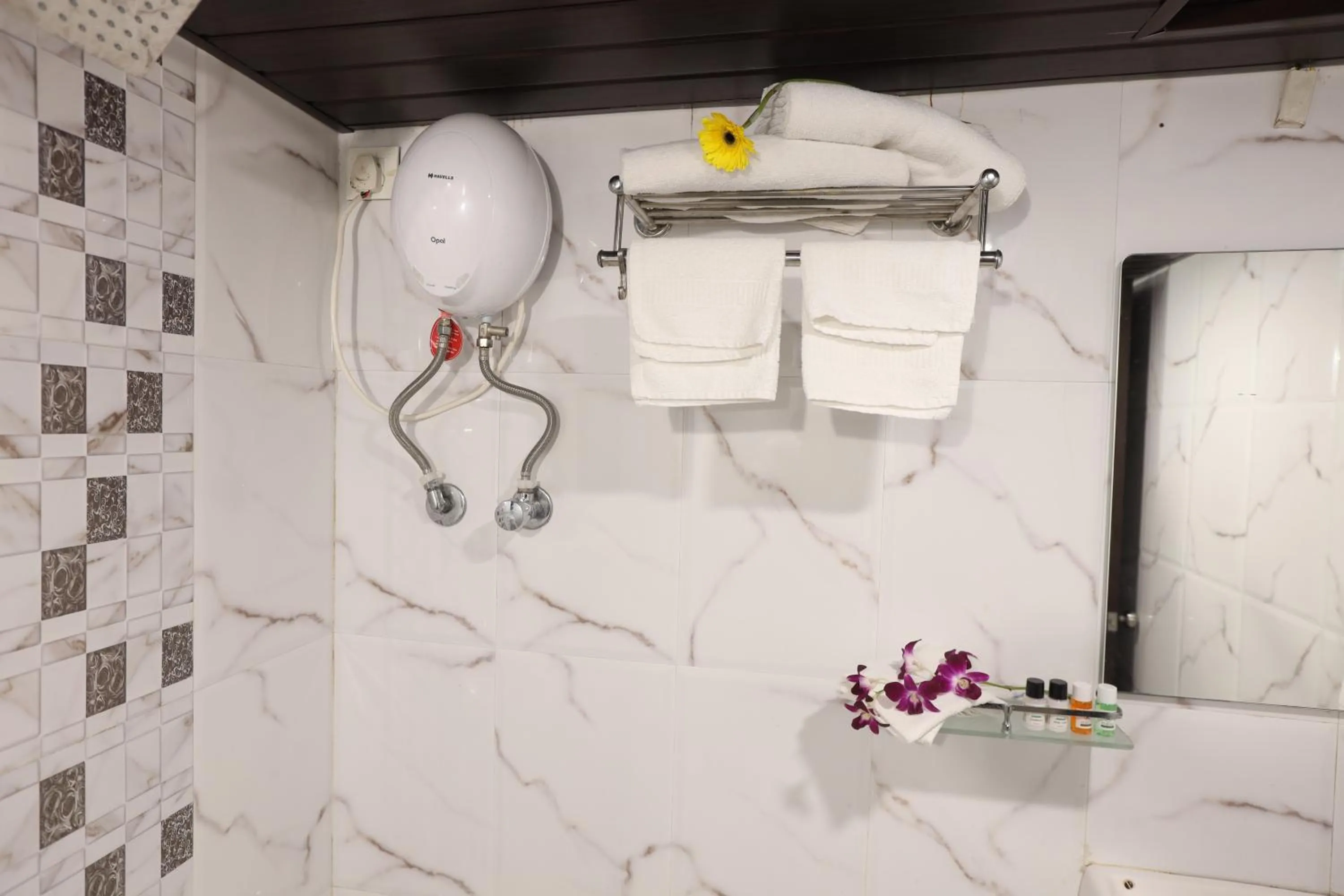 Bathroom in Country Inn by Kempinski Hotel and Resort - Mumbai International Airport