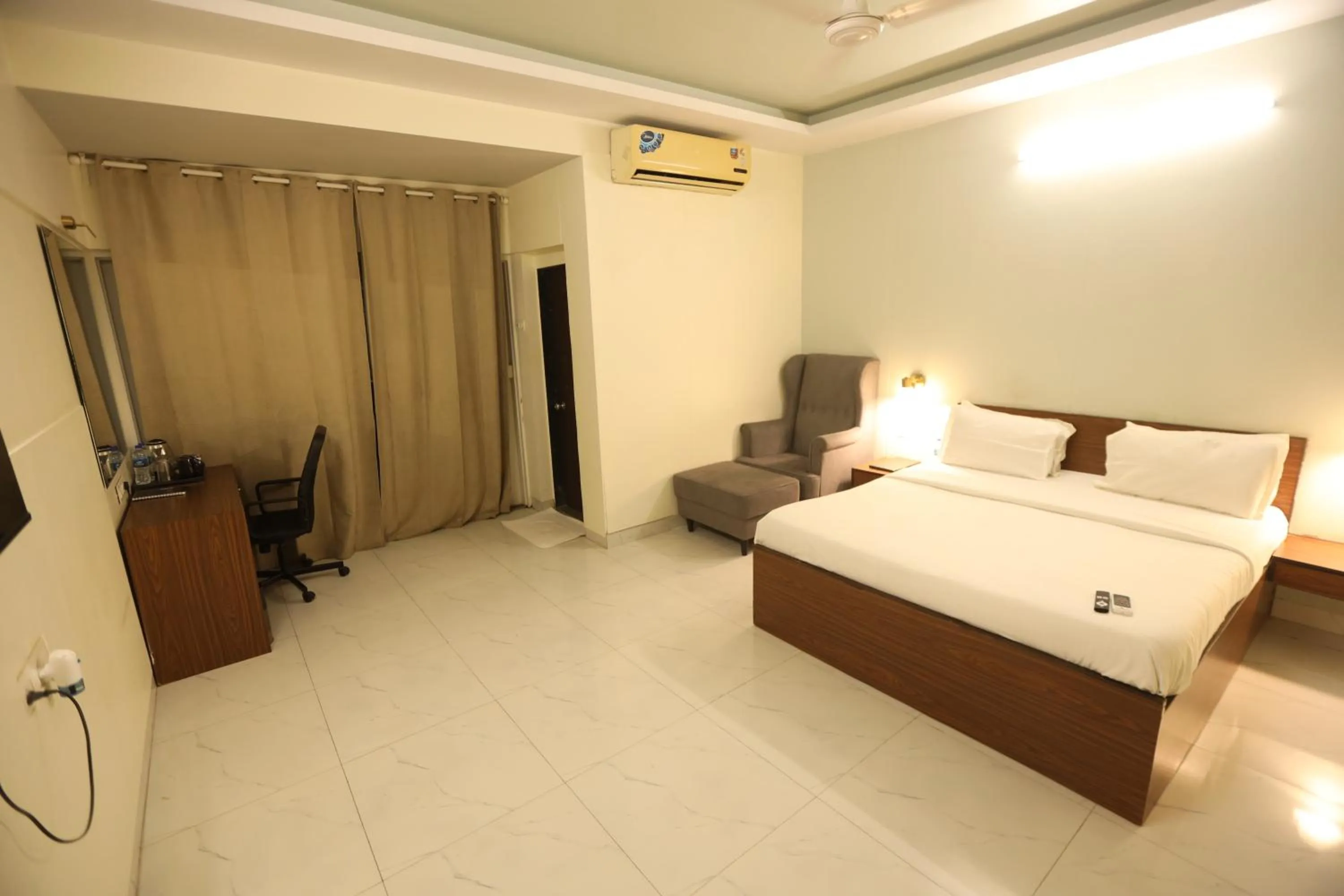 Bed in Country Inn by Kempinski Hotel and Resort - Mumbai International Airport