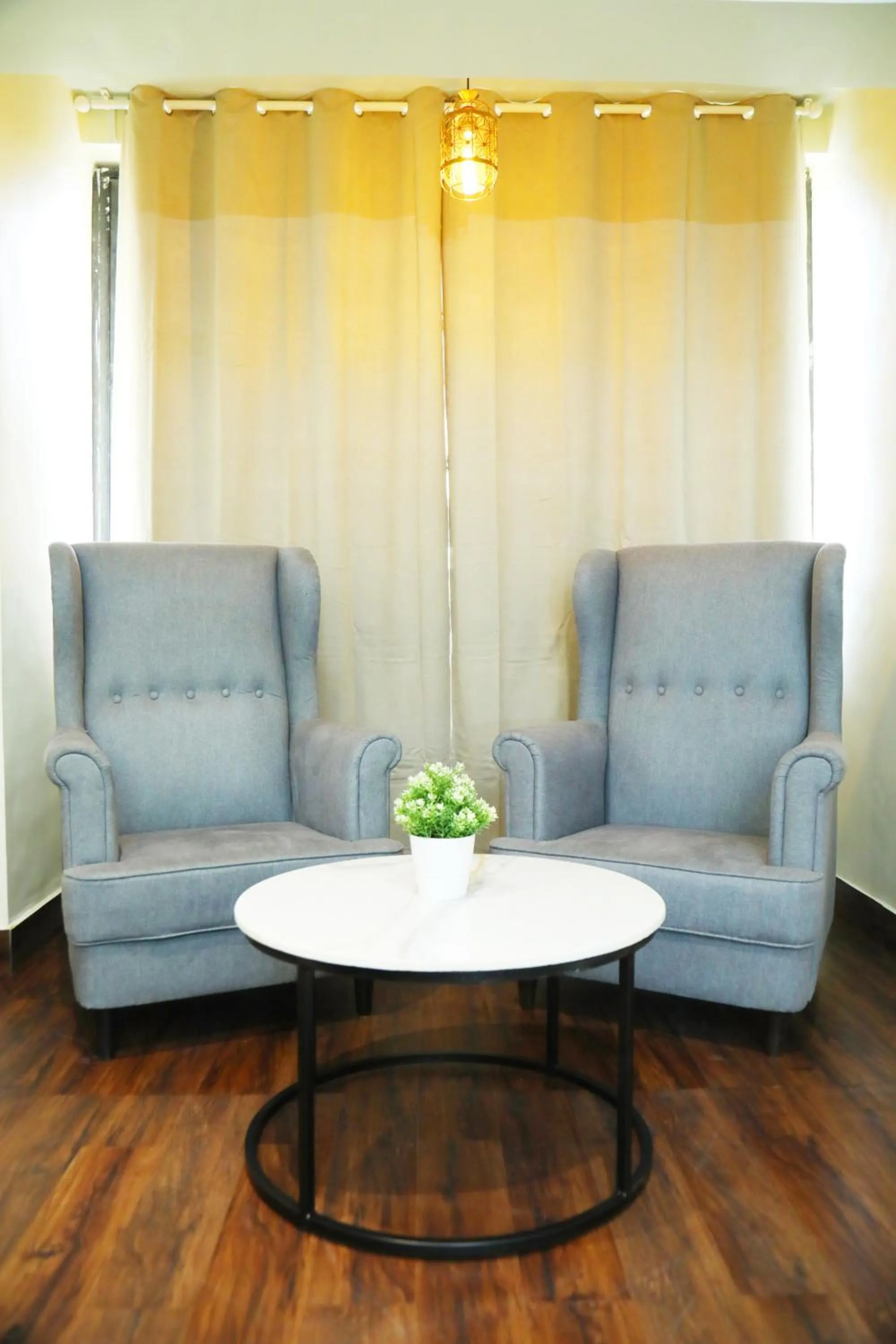 Living room, Seating Area in Country Inn by Kempinski Hotel and Resort - Mumbai International Airport