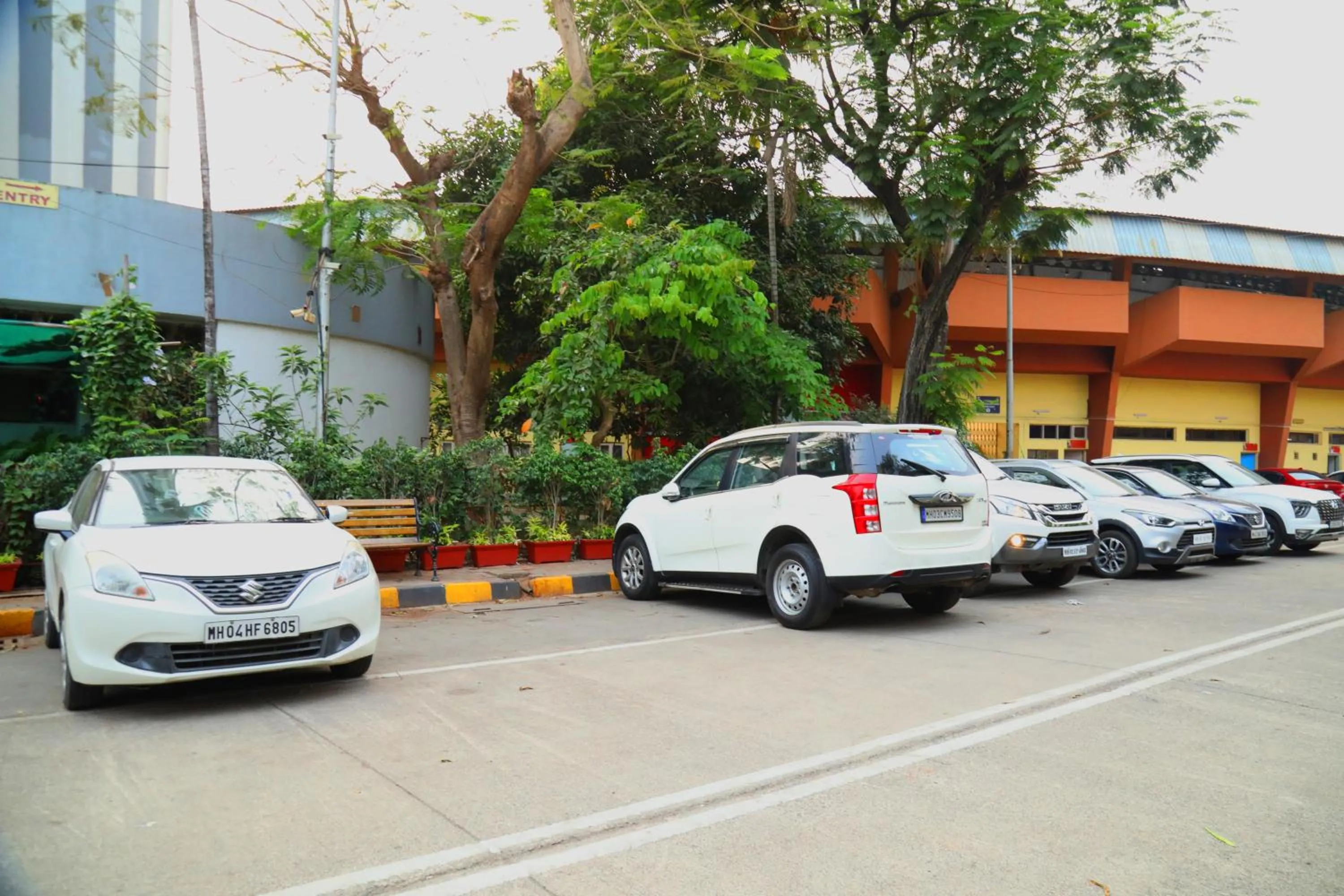 Parking, Property Building in Country Inn by Kempinski Hotel and Resort - Mumbai International Airport