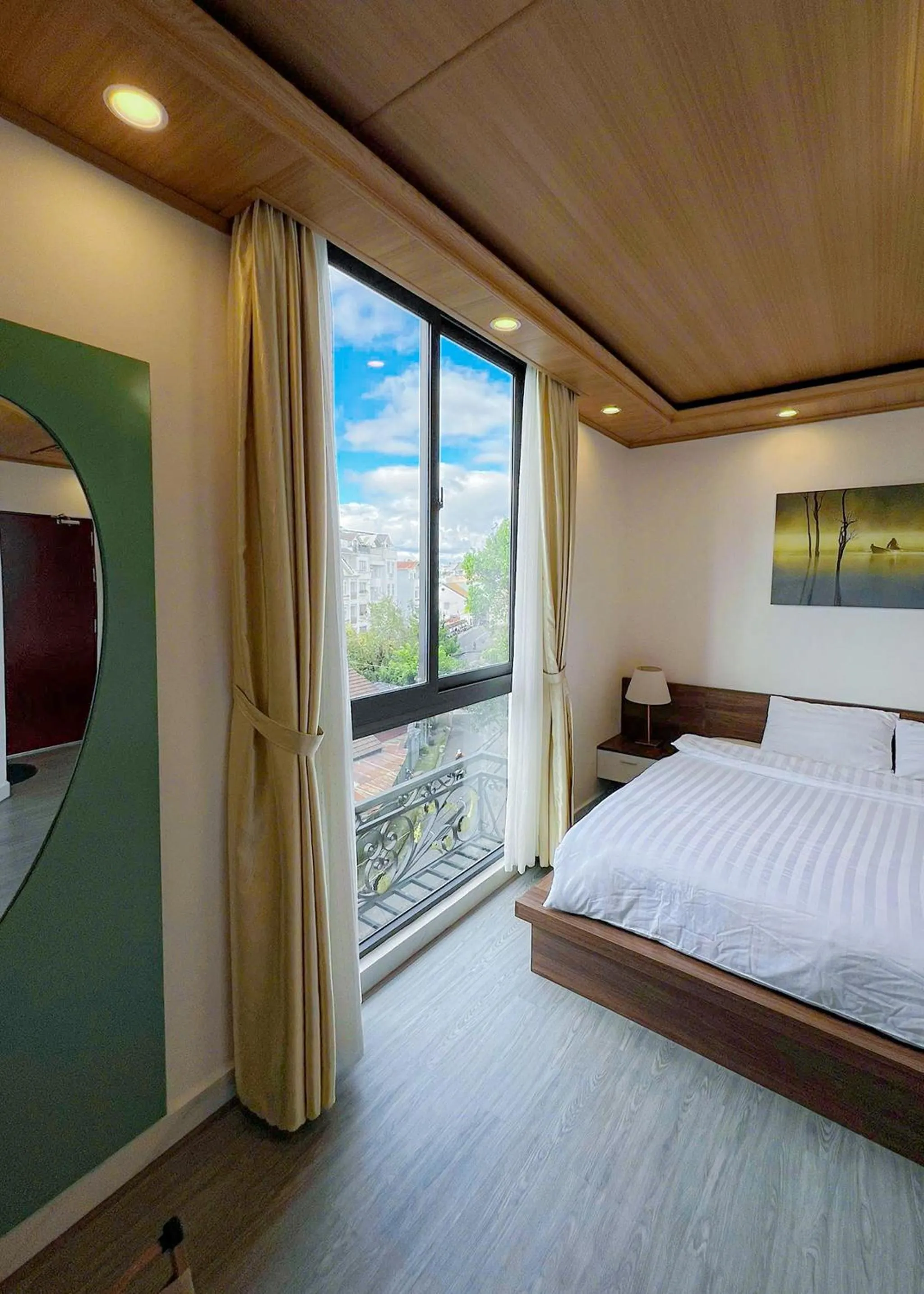 Bed in AMIGO Luxury Palace- Cạnh Chợ Đêm Đà Lạt