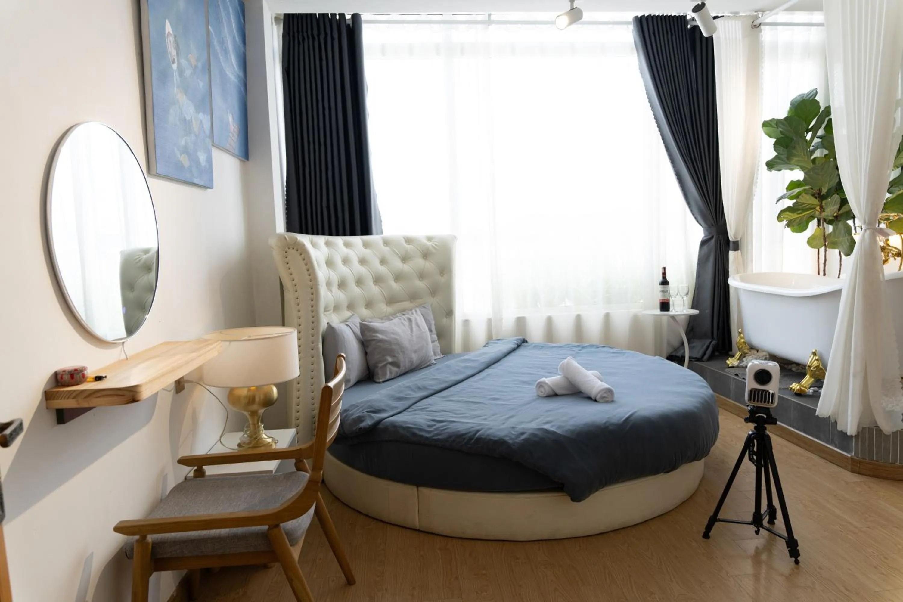 Bed in AMIGO Luxury Palace- Cạnh Chợ Đêm Đà Lạt