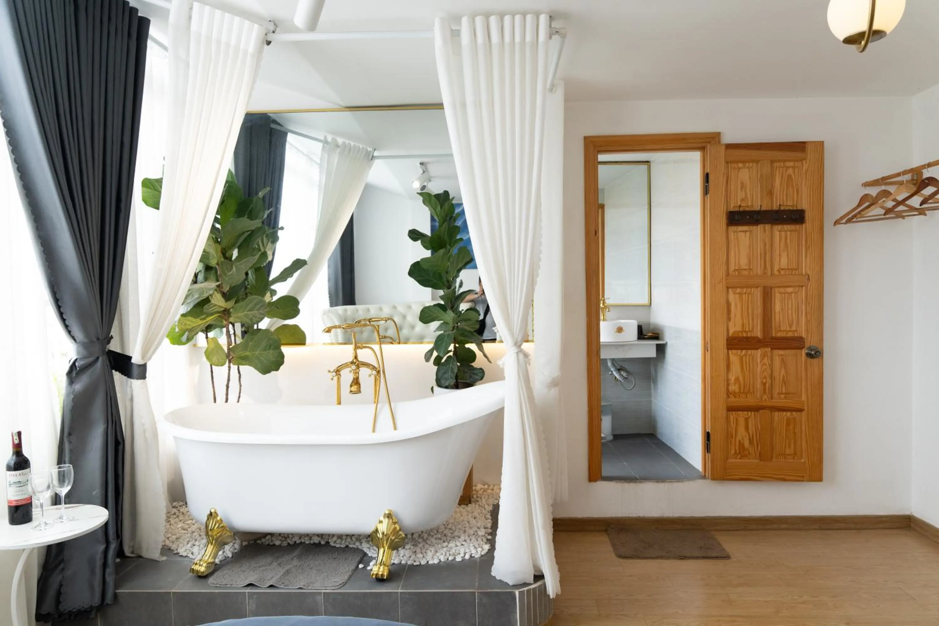 Toilet in AMIGO Luxury Palace- Cạnh Chợ Đêm Đà Lạt