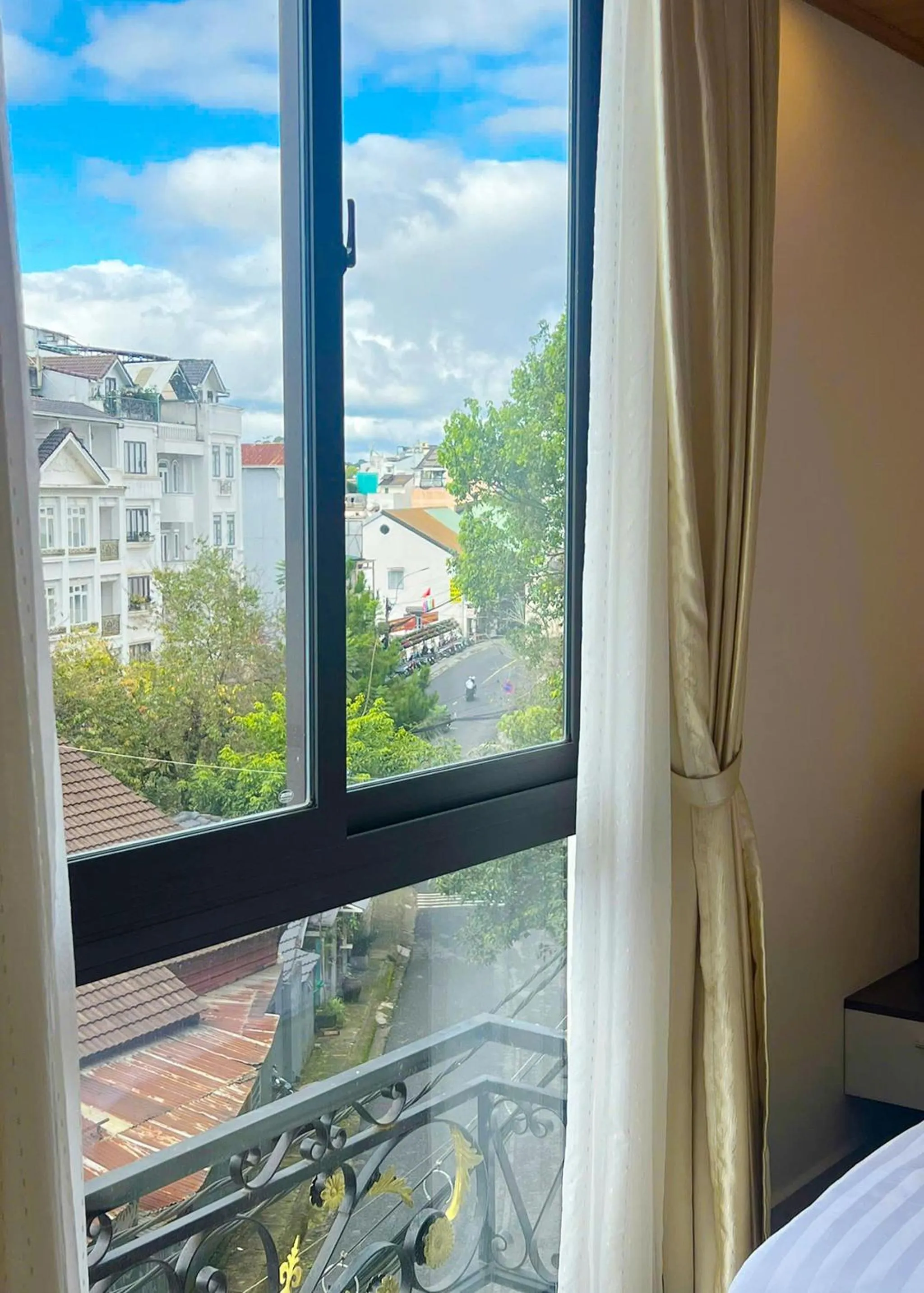 Bed in AMIGO Luxury Palace- Cạnh Chợ Đêm Đà Lạt