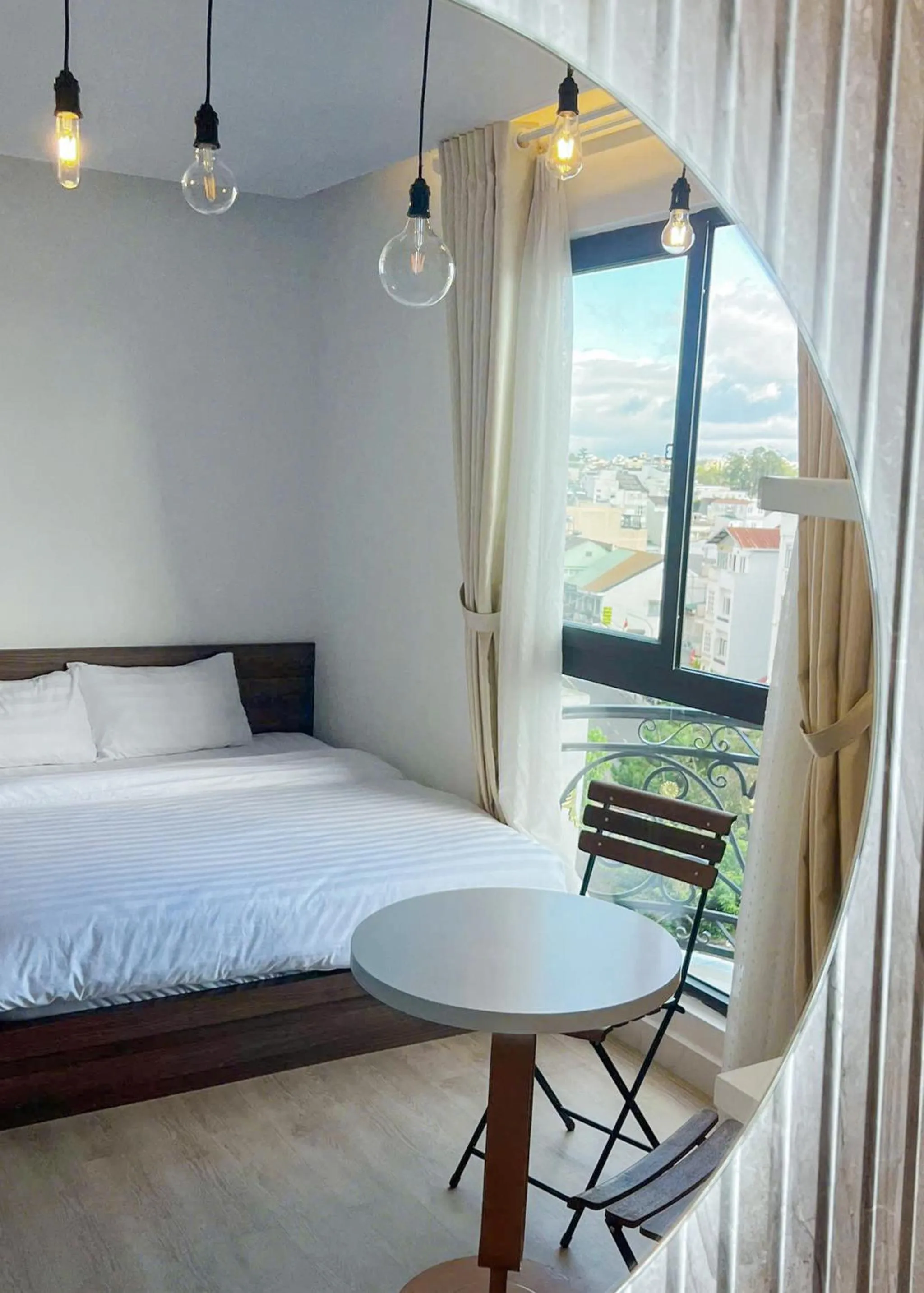 Photo of the whole room, Bed in AMIGO Luxury Palace- Cạnh Chợ Đêm Đà Lạt