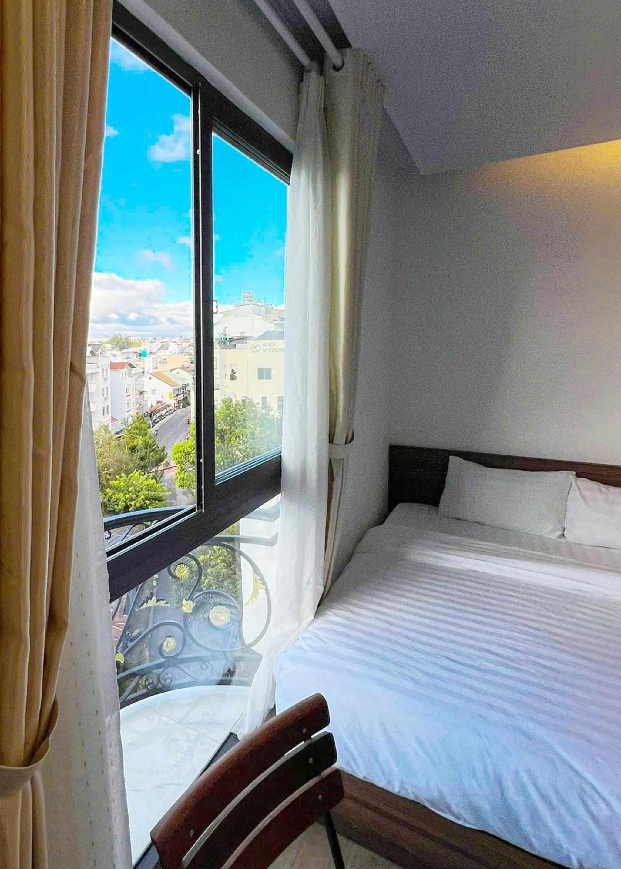 View (from property/room), Bed in AMIGO Luxury Palace- Cạnh Chợ Đêm Đà Lạt