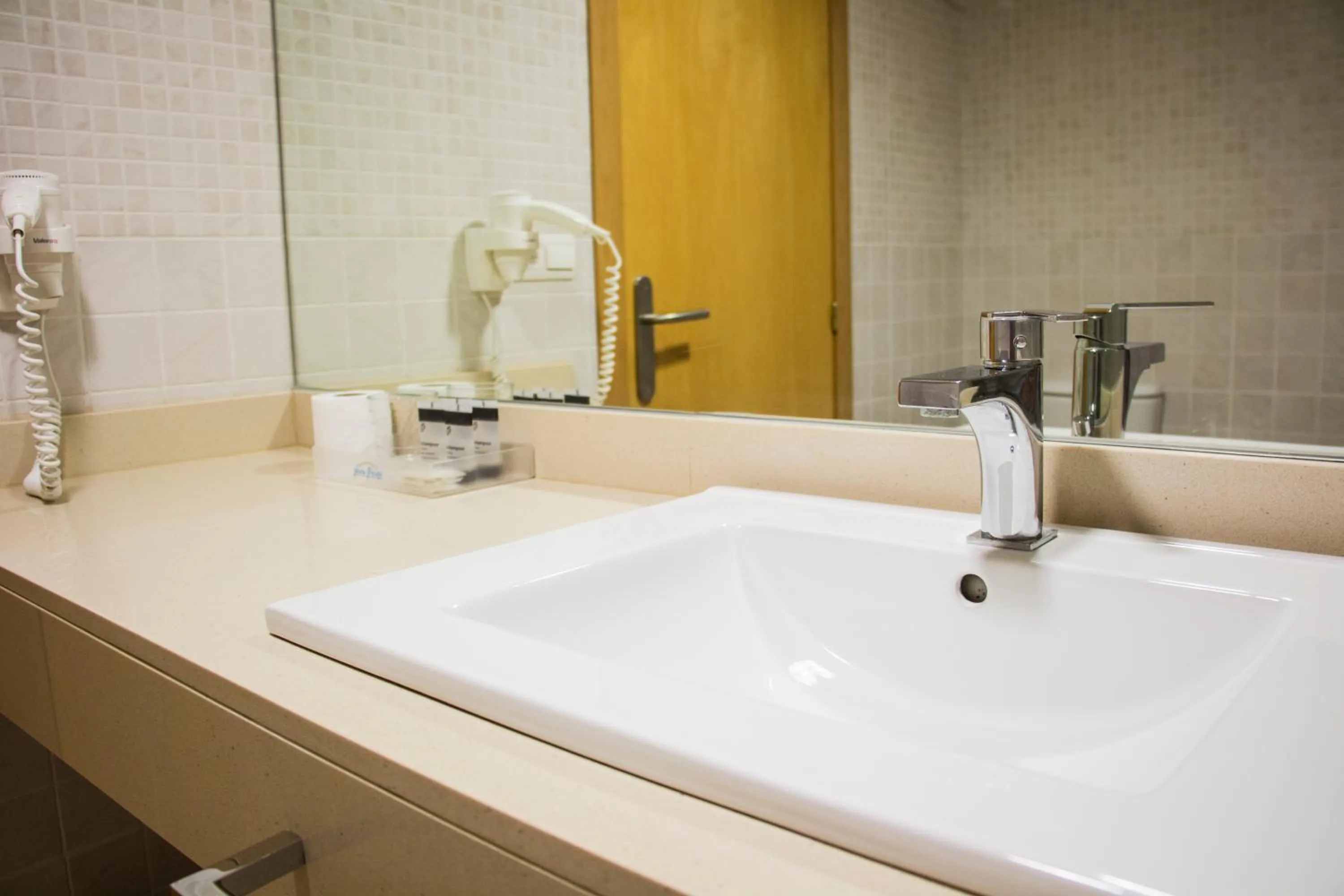 Bathroom in Apartamentos Plaza Picasso