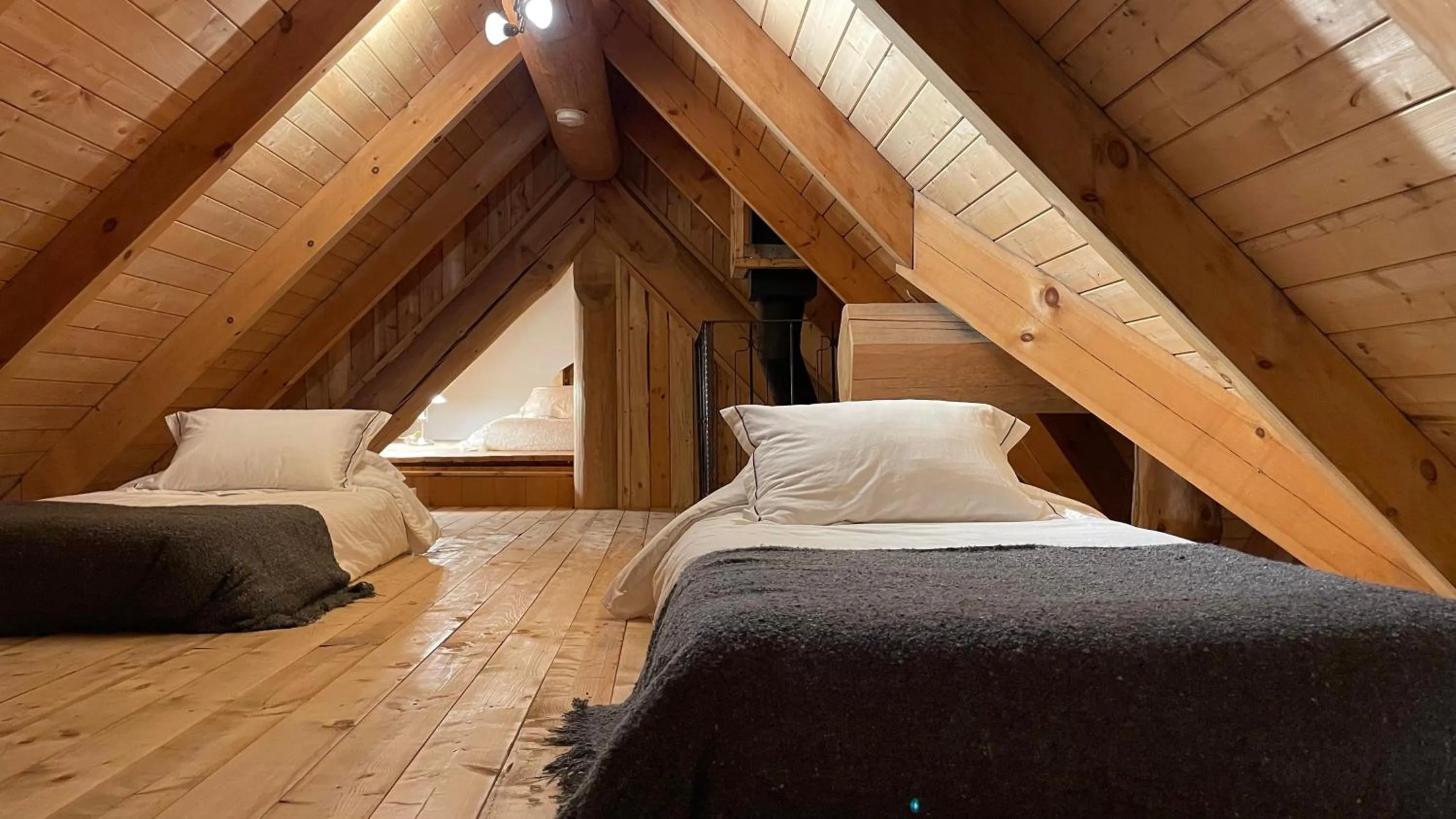 Bed in Hébergement "La Maison en Bois Rond"