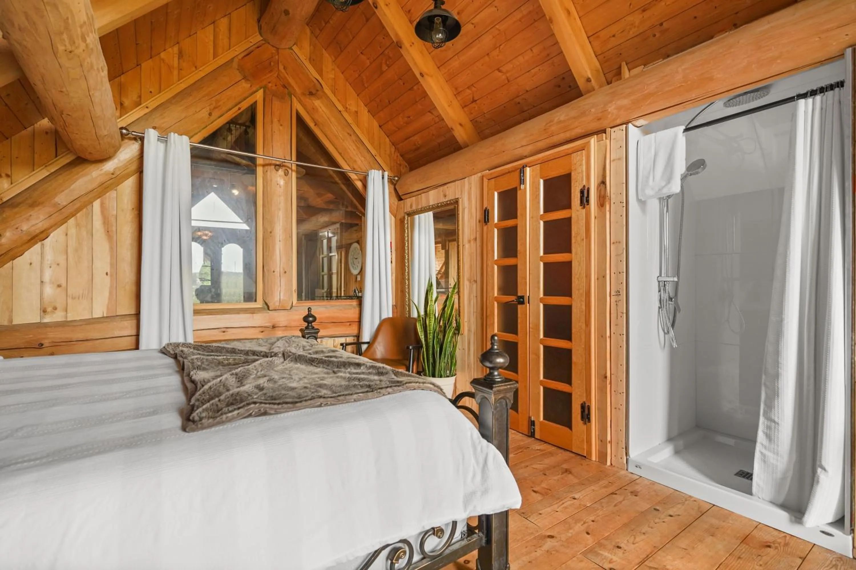 Bed in Hébergement "La Maison en Bois Rond"