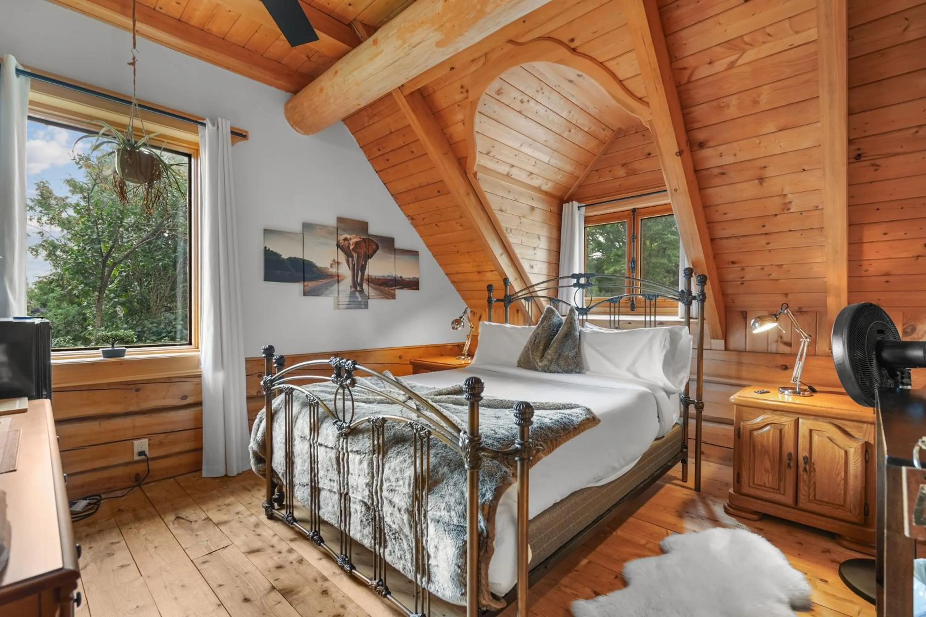 Bed in Hébergement "La Maison en Bois Rond"