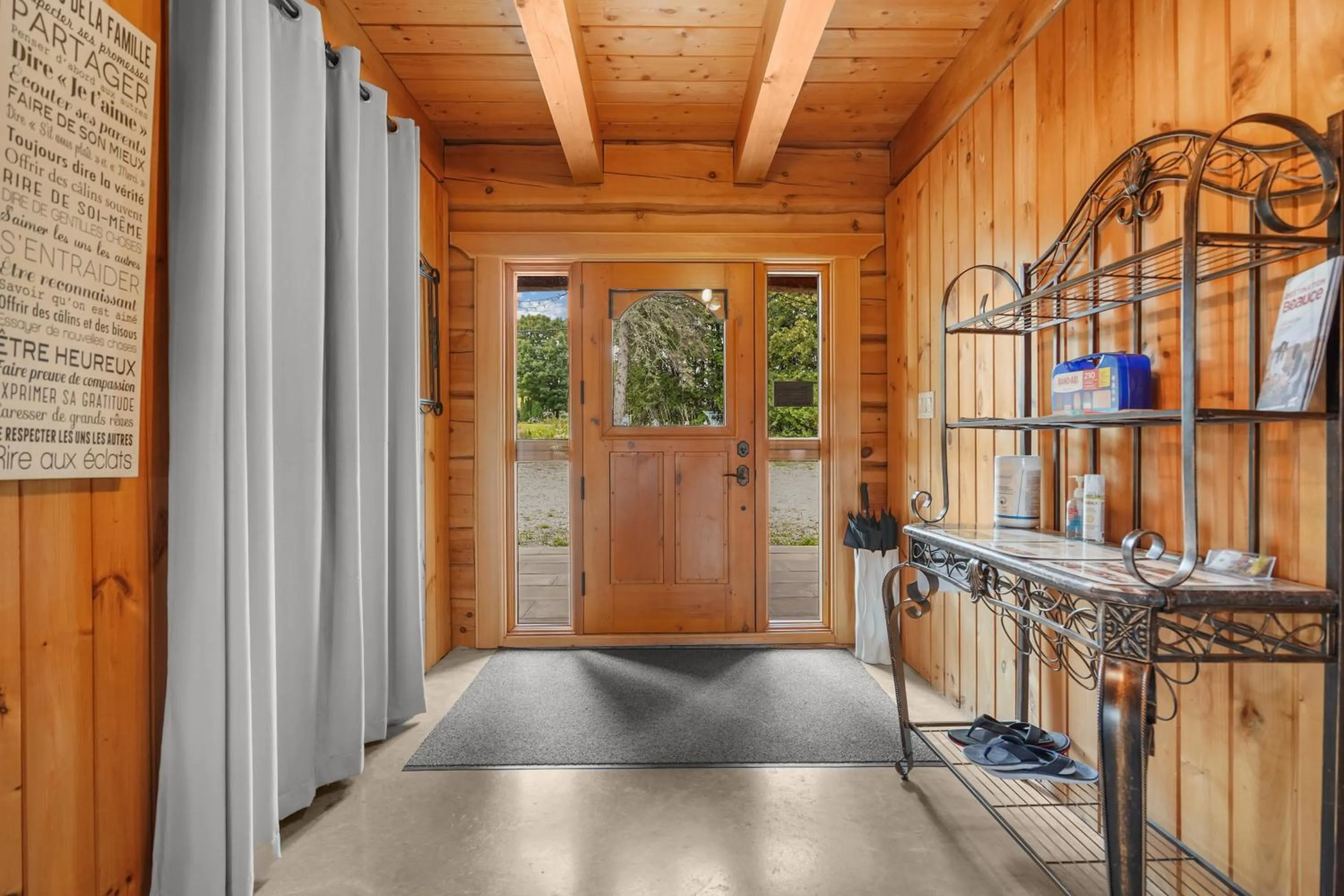 Bed in Hébergement "La Maison en Bois Rond"