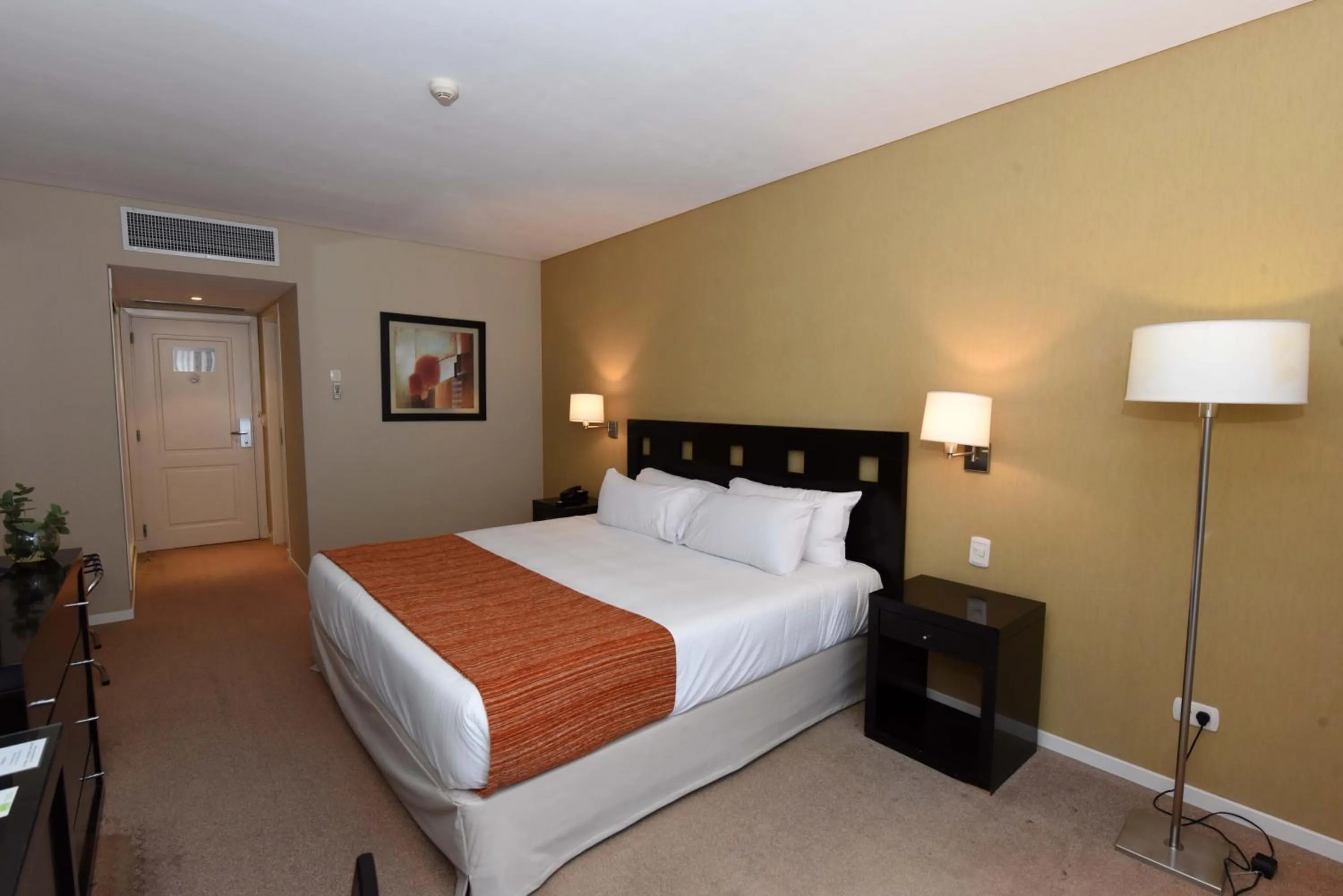 Bed in Camberland Resort & Spa Ramallo