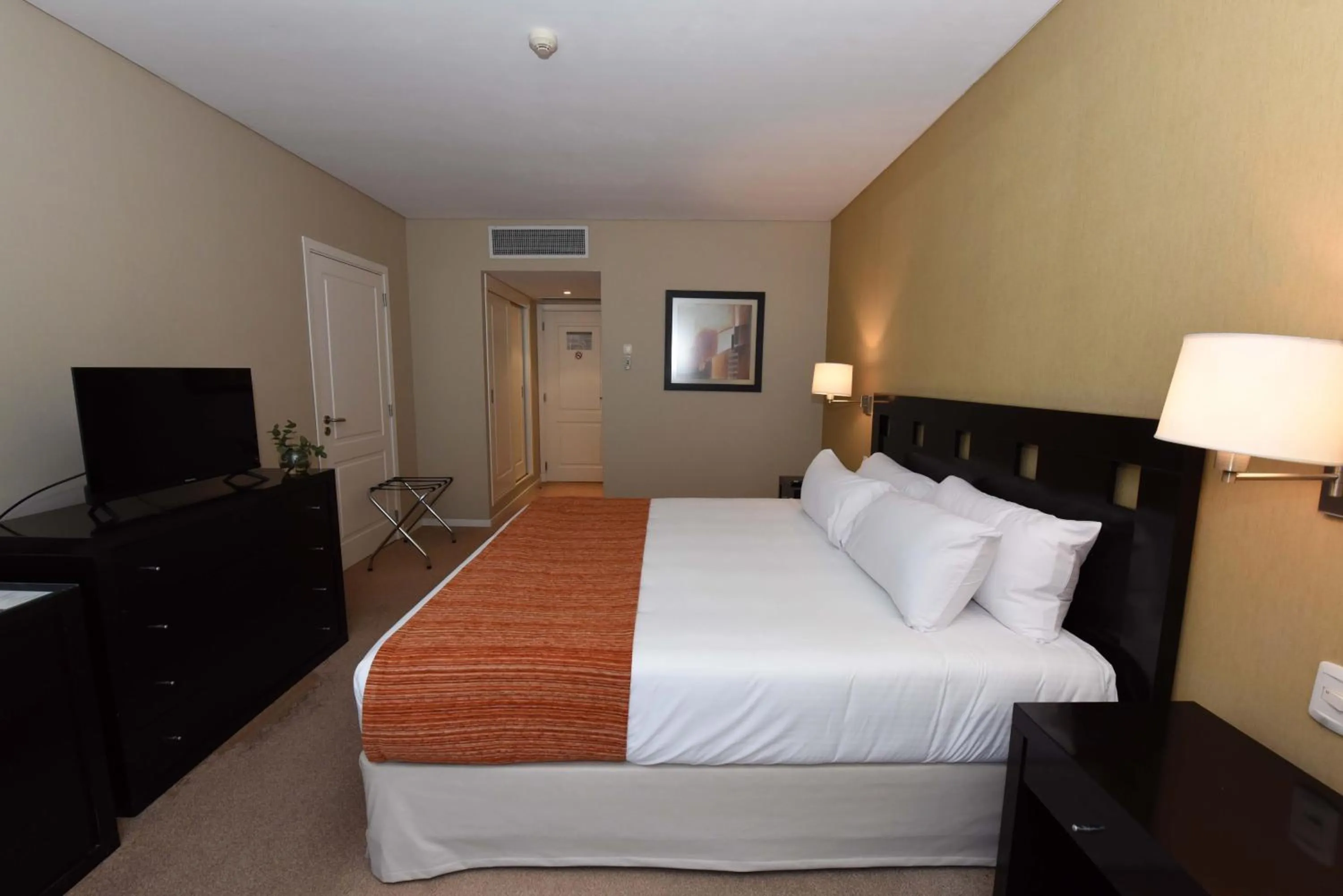 Communal lounge/ TV room, Bed in Camberland Resort & Spa Ramallo