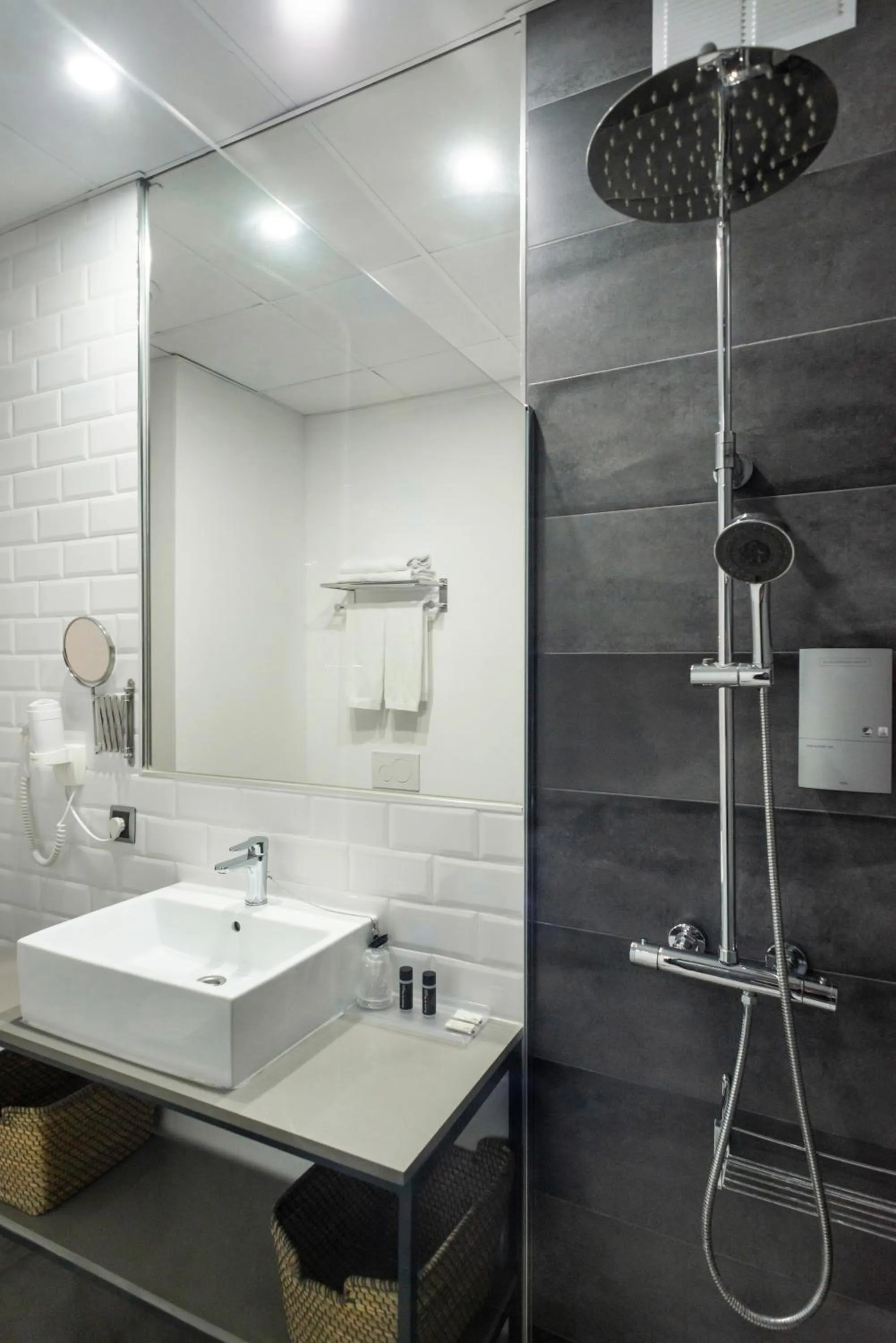 Shower in Blanq Carmen Hotel