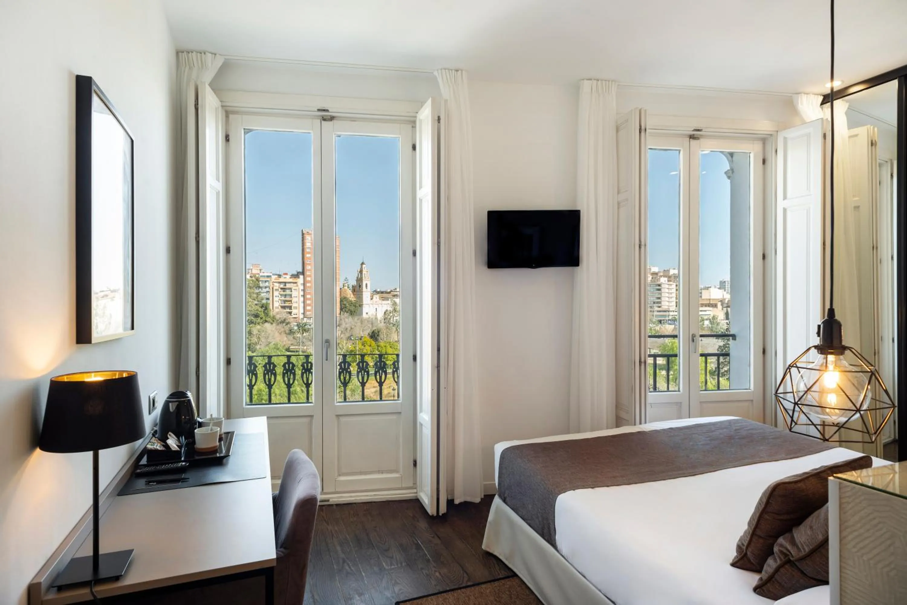 Bed in Blanq Carmen Hotel