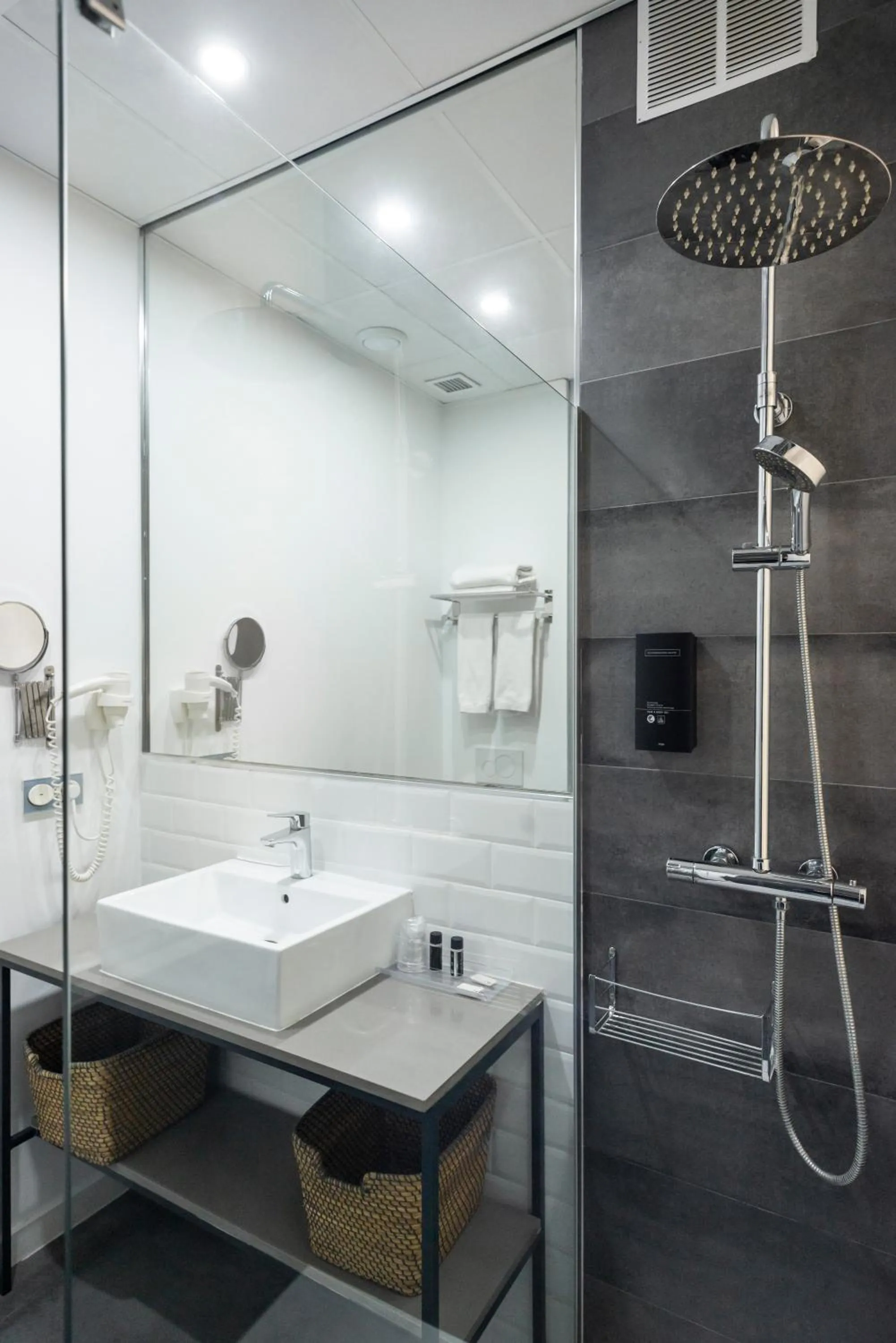 Shower in Blanq Carmen Hotel