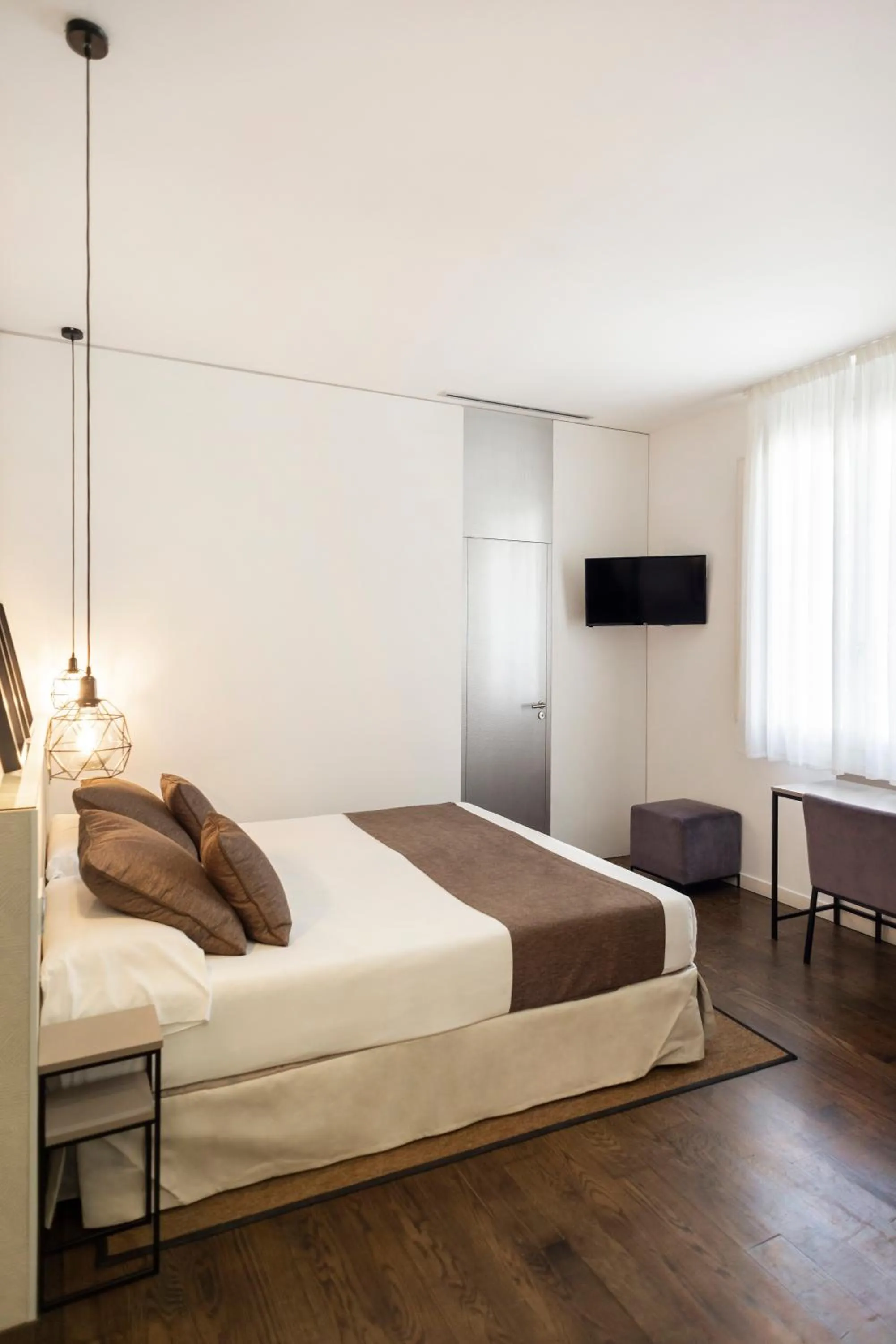 Bed in Blanq Carmen Hotel