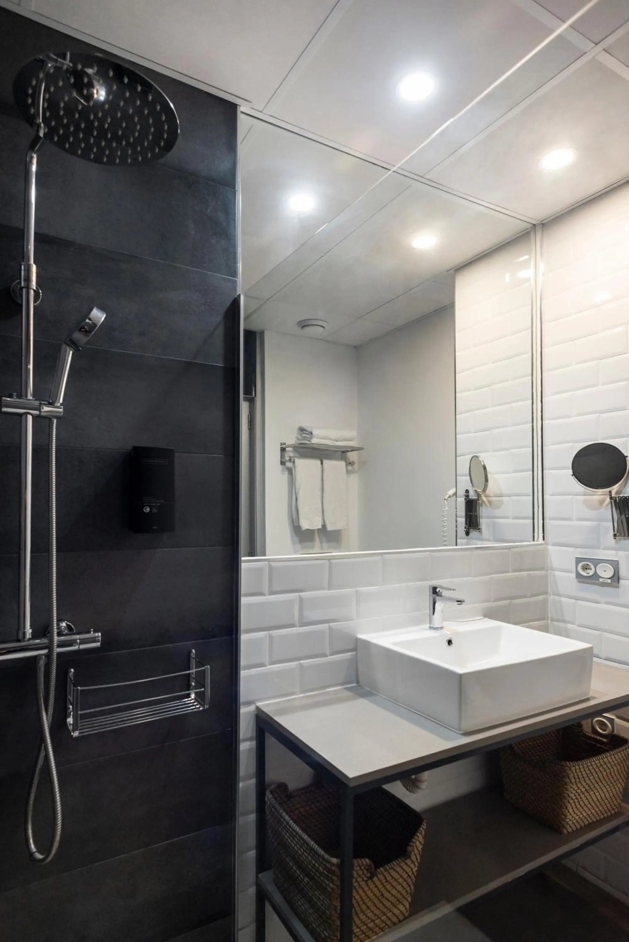 Shower in Blanq Carmen Hotel