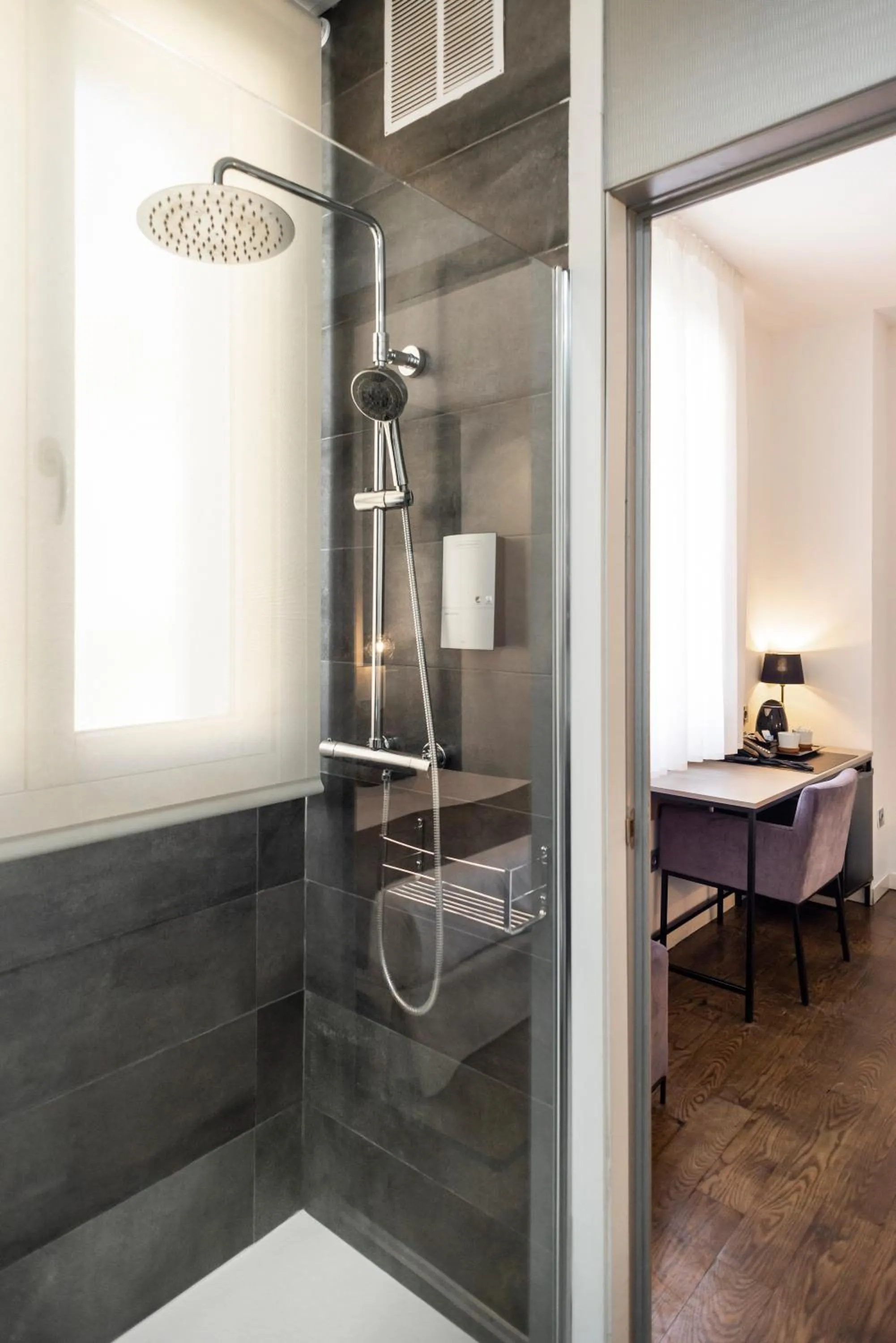 Shower in Blanq Carmen Hotel