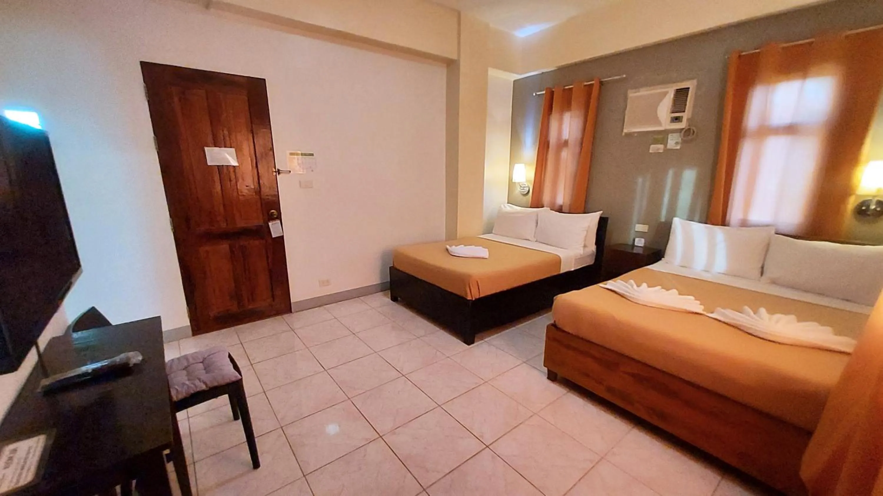 Bed in Coron Vista Lodge