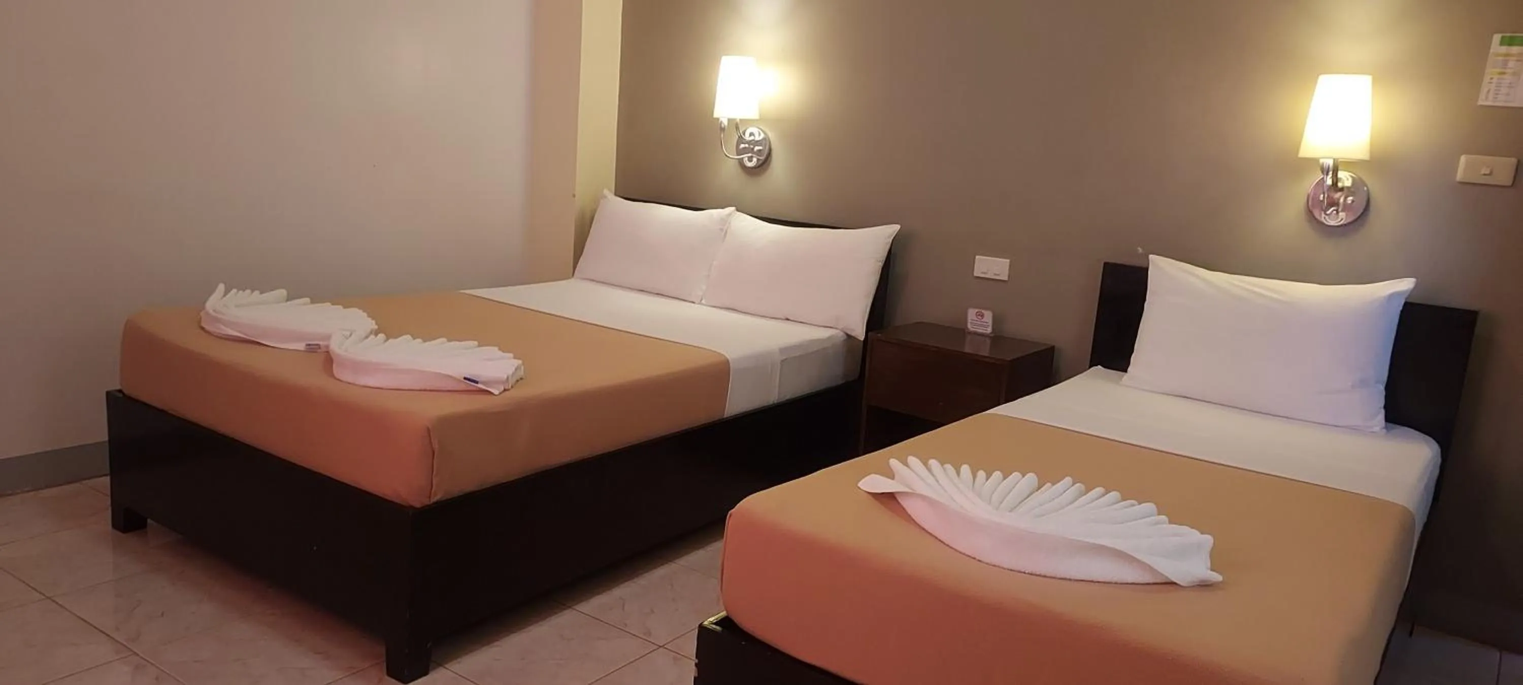 Bed in Coron Vista Lodge