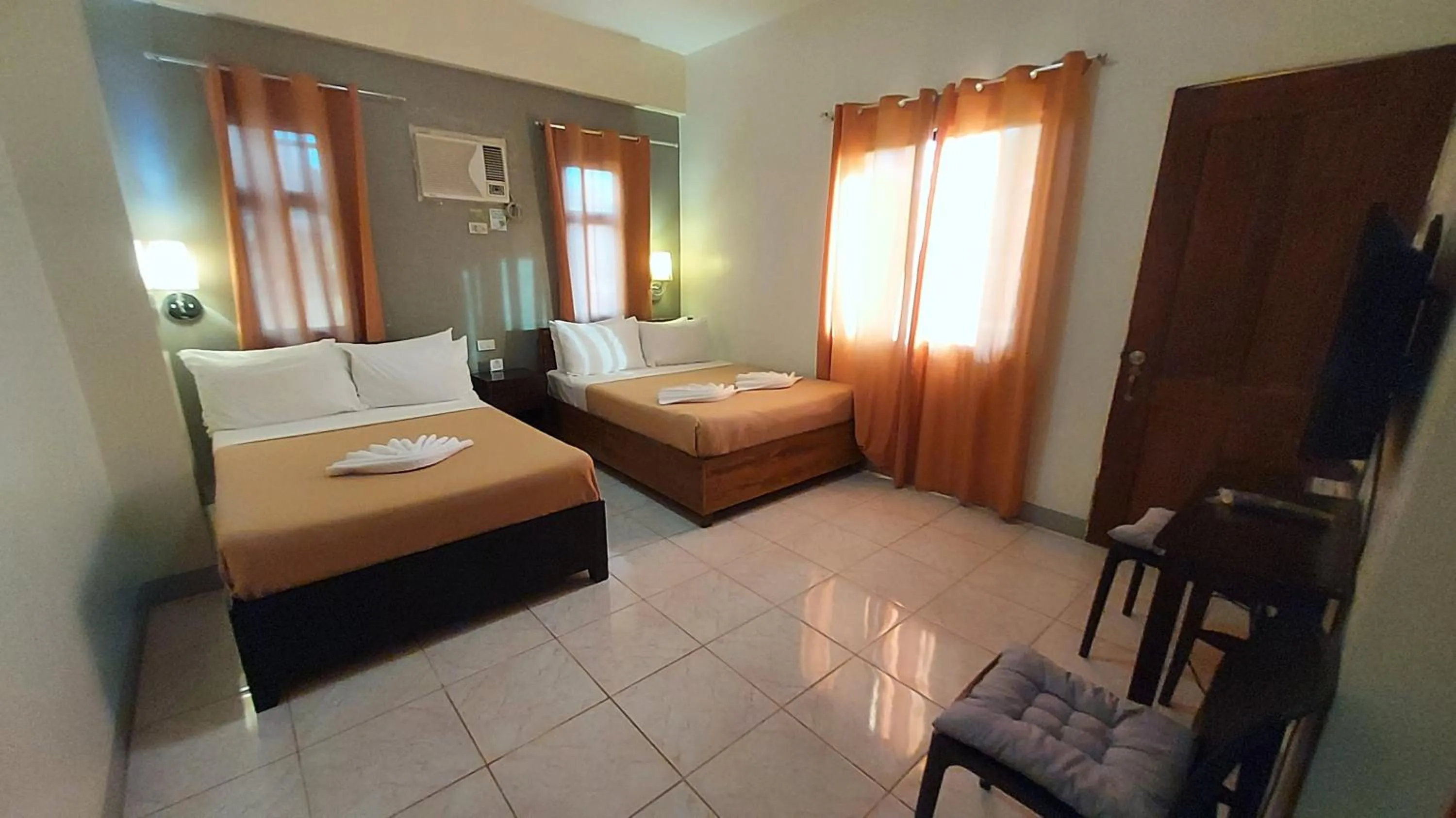 Bedroom, Bed in Coron Vista Lodge