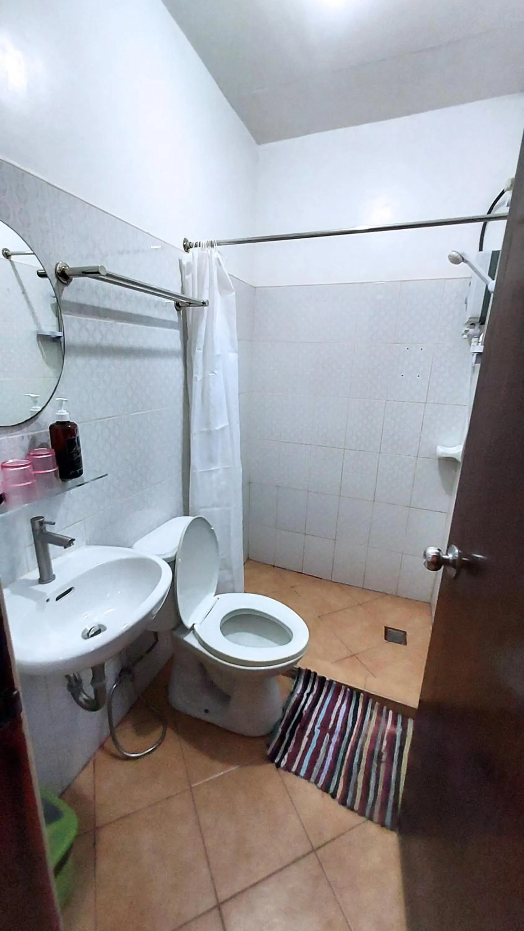Toilet in Coron Vista Lodge