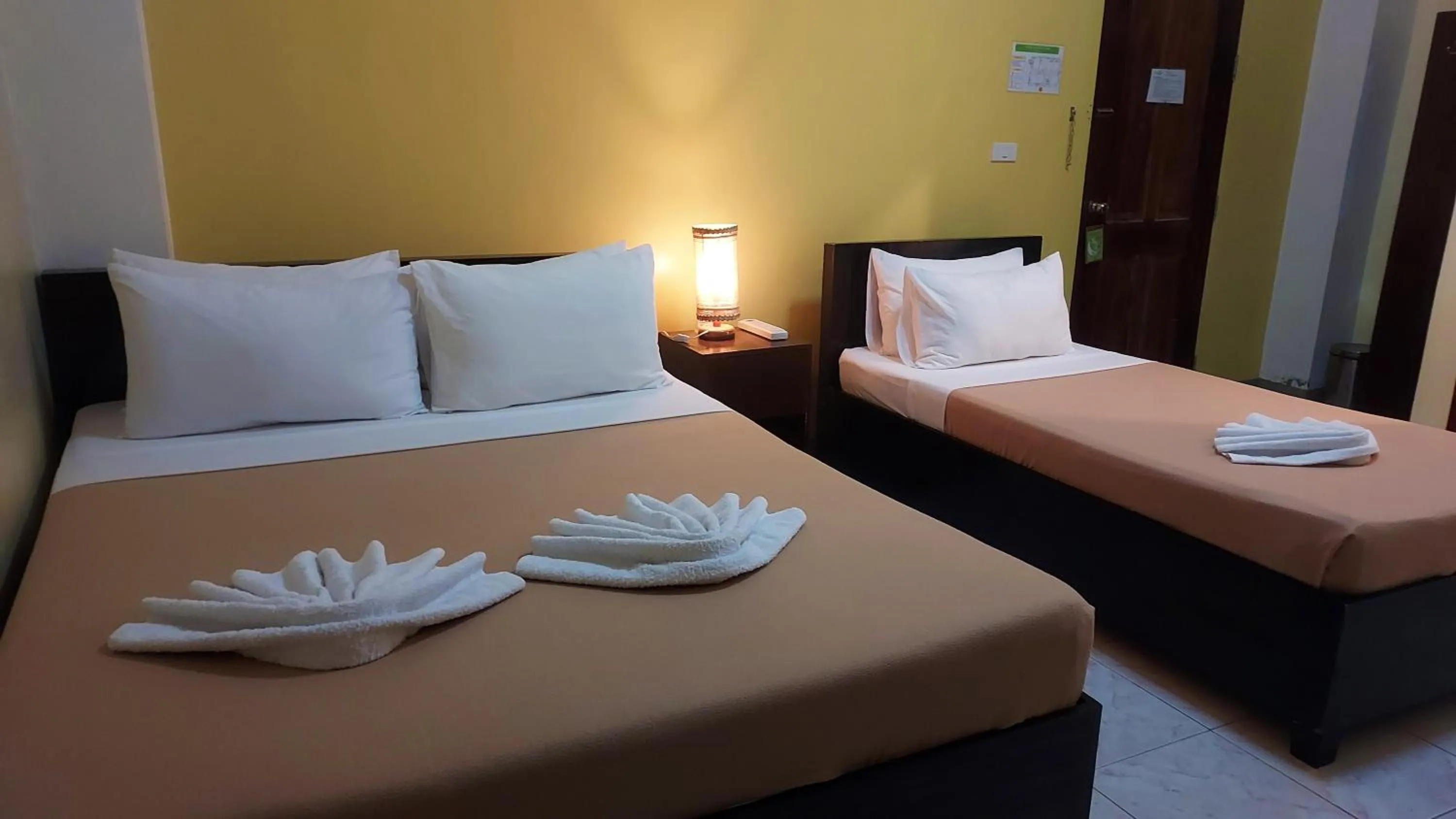 Bed in Coron Vista Lodge