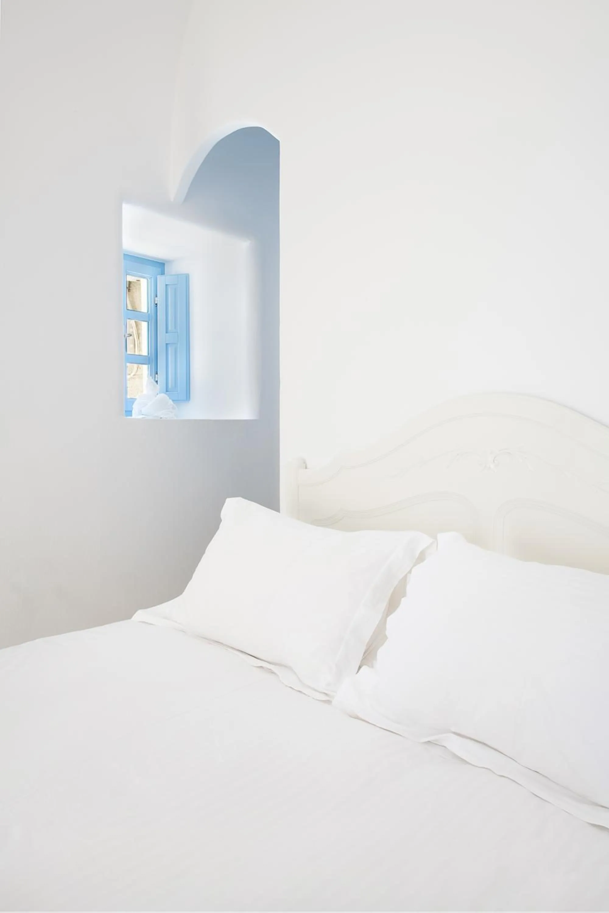 Photo of the whole room, Bed in Pantelia Suites