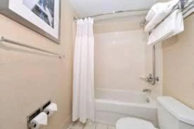 Shower in King's Inn Mason,Ohio