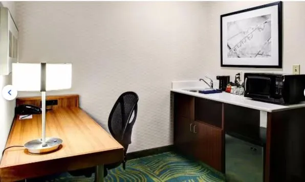 Kitchen or kitchenette in King's Inn Mason,Ohio