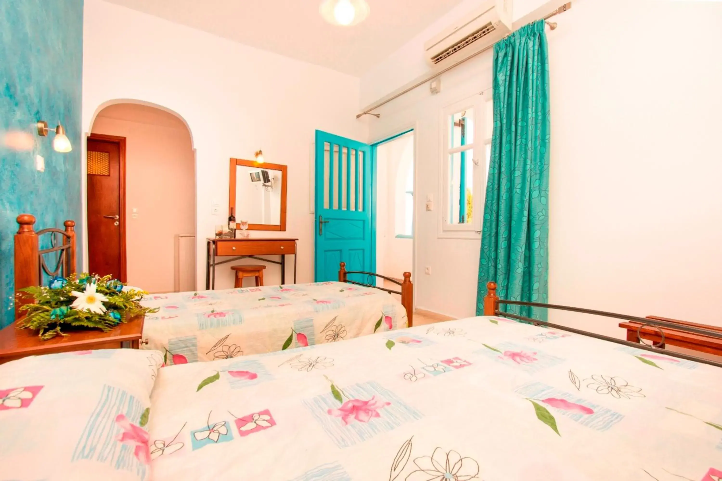 Triple Room in Villa Pelekanos Triple Room in Villa Pelekanos