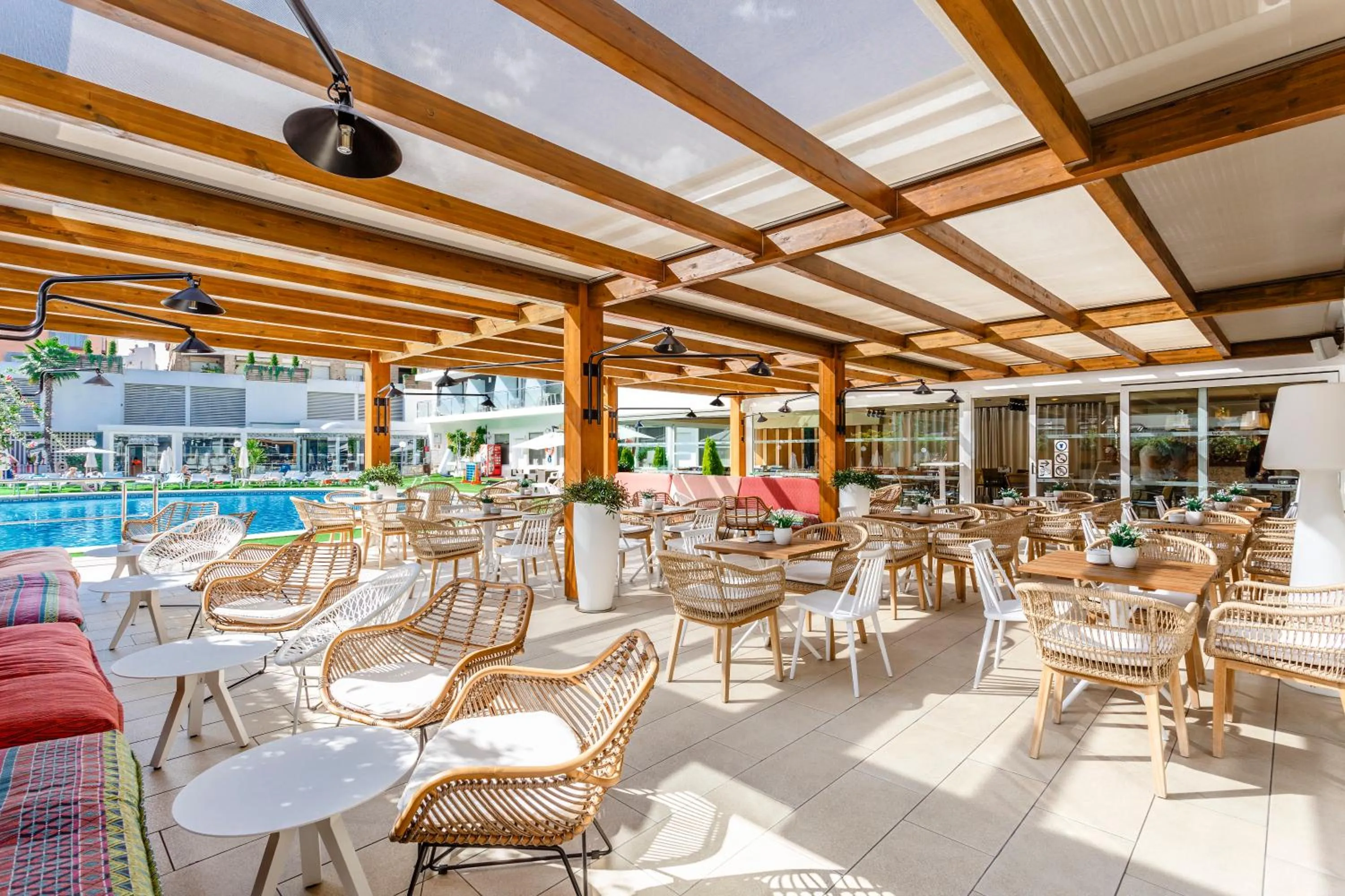 Restaurant/places to eat in Hotel Anabel