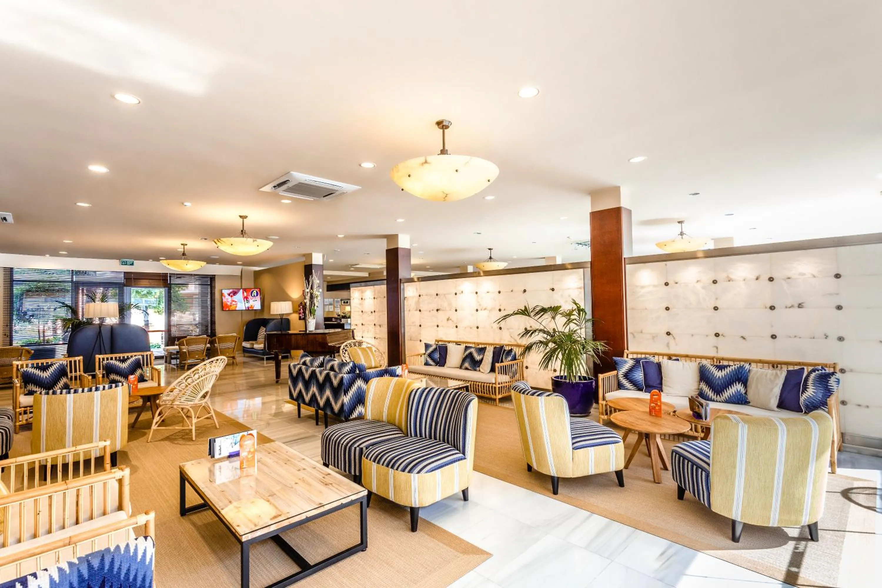 Restaurant/places to eat in Hotel Anabel