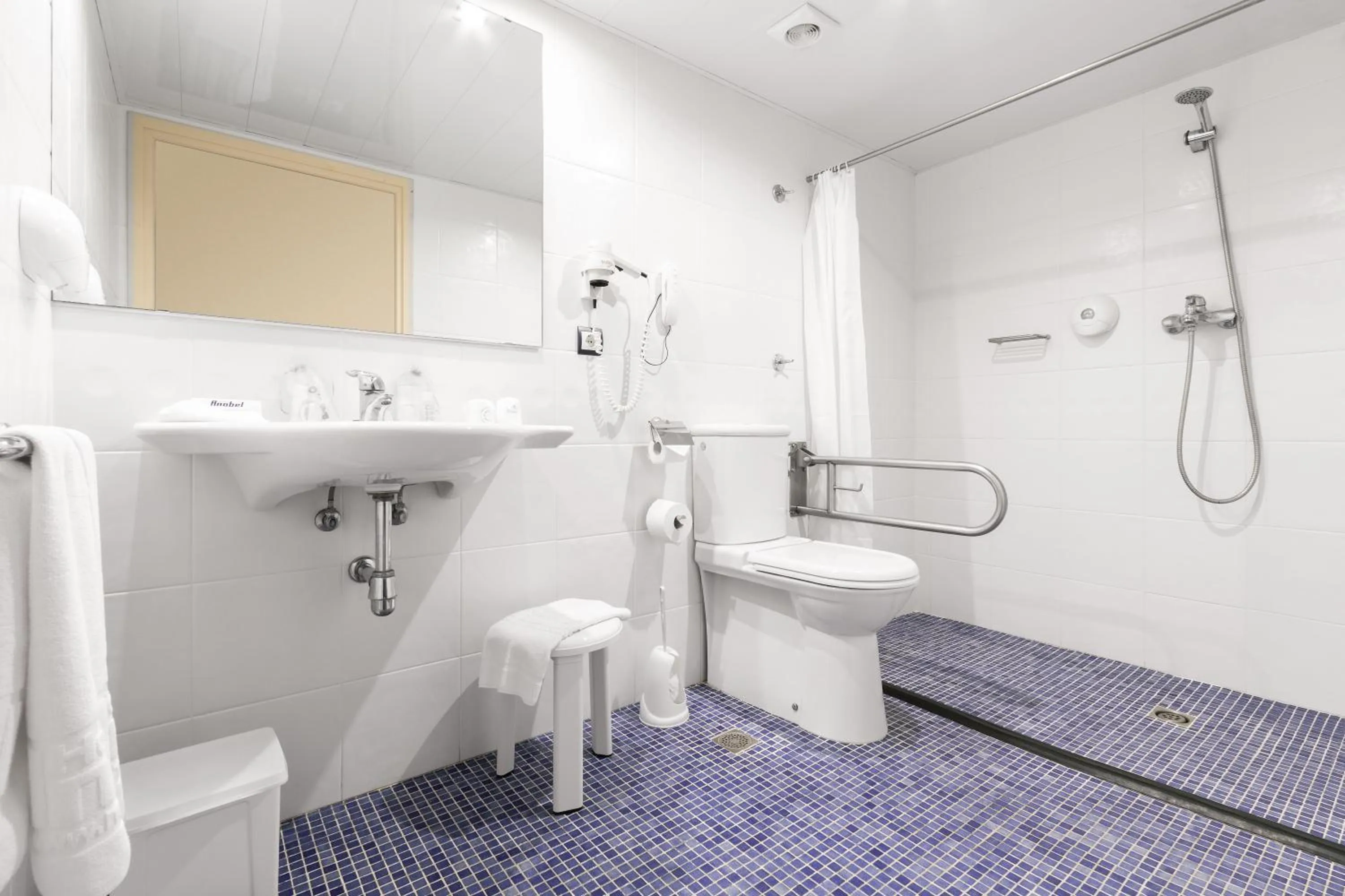 Shower in Hotel Anabel