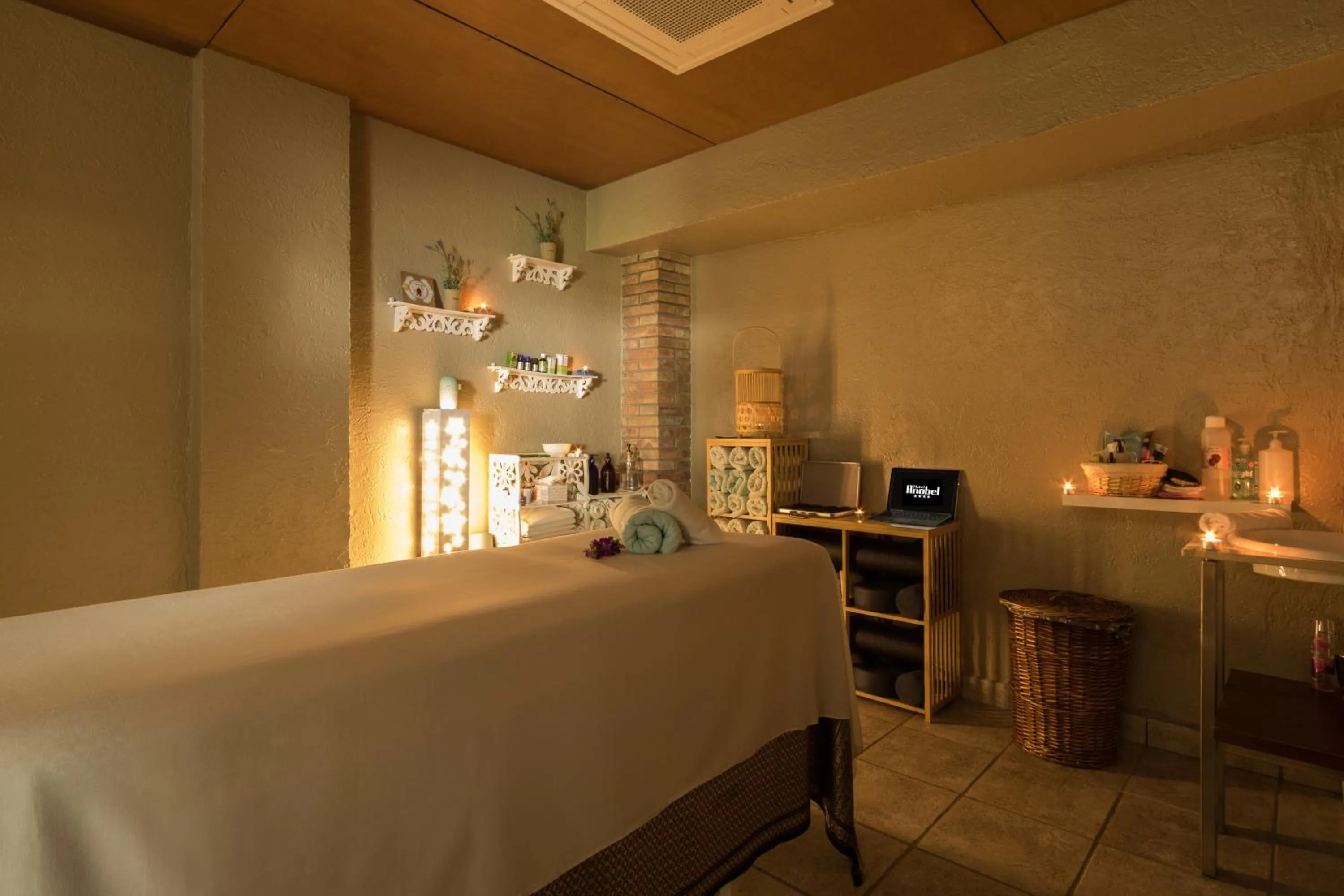 Massage, Bed in Hotel Anabel