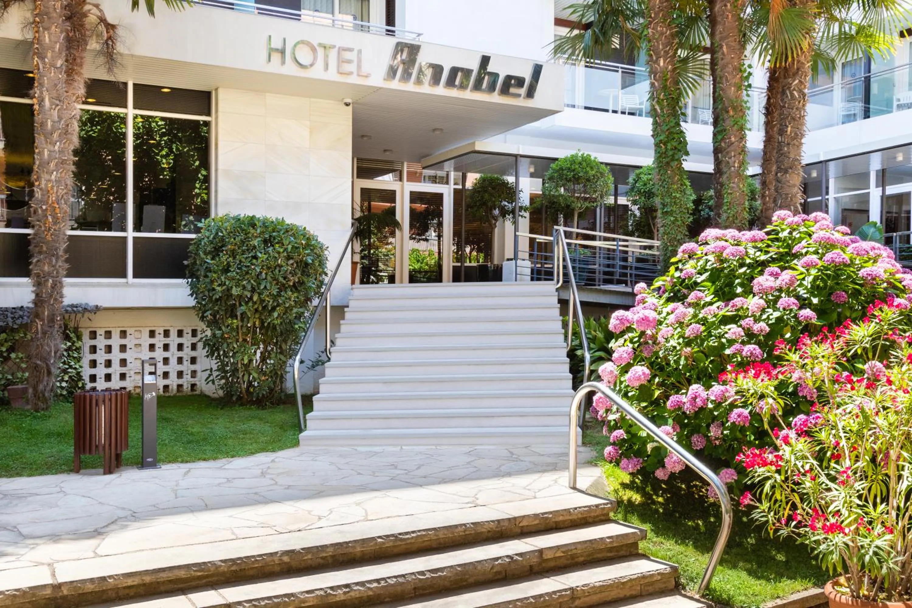 Facade/entrance in Hotel Anabel